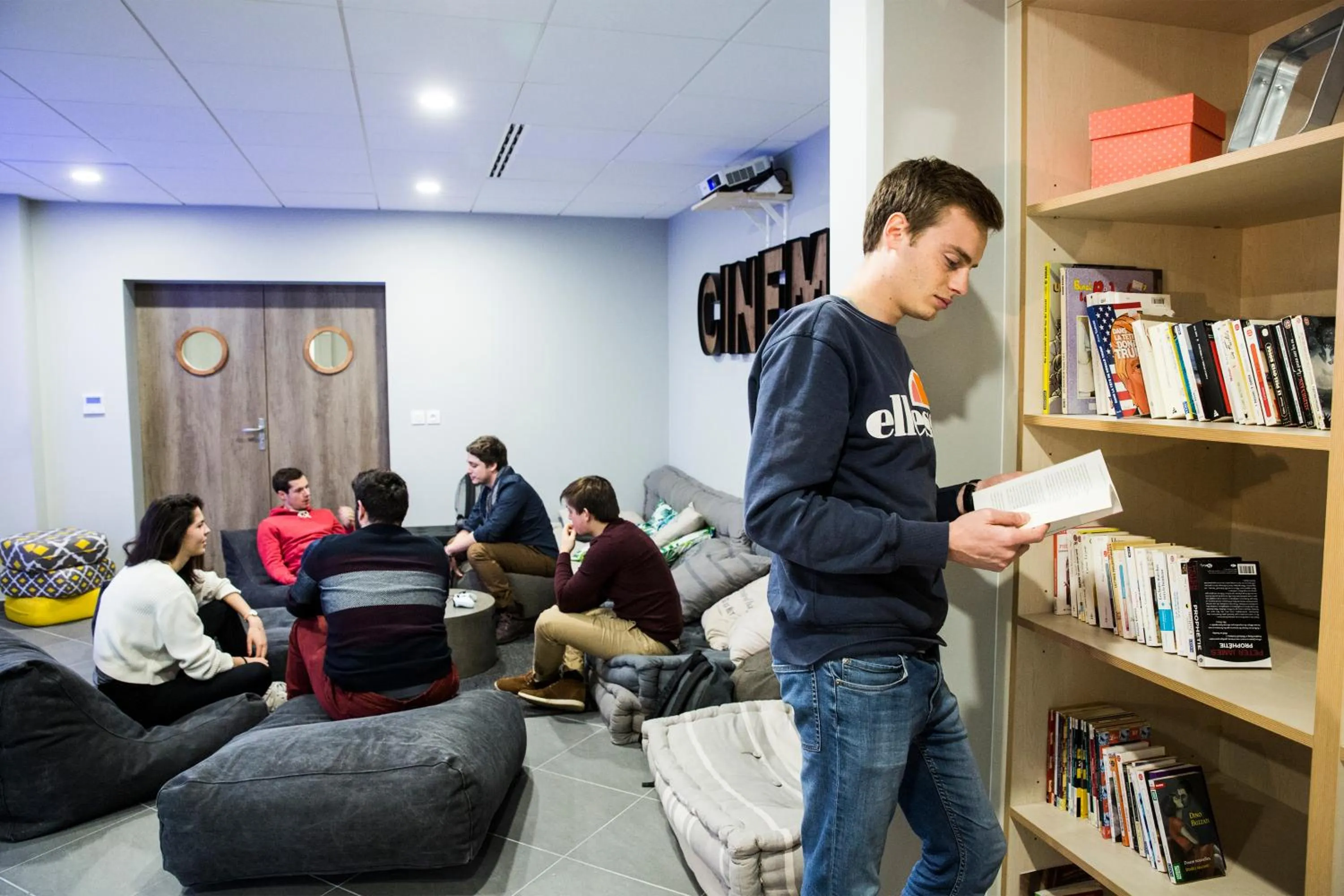 Library in Résidence Kley Angers