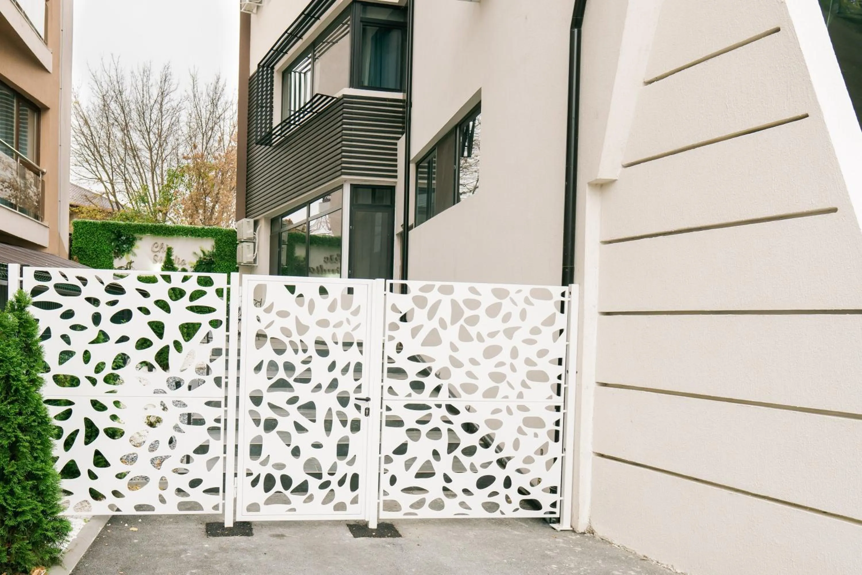 Property building in Chic Studio