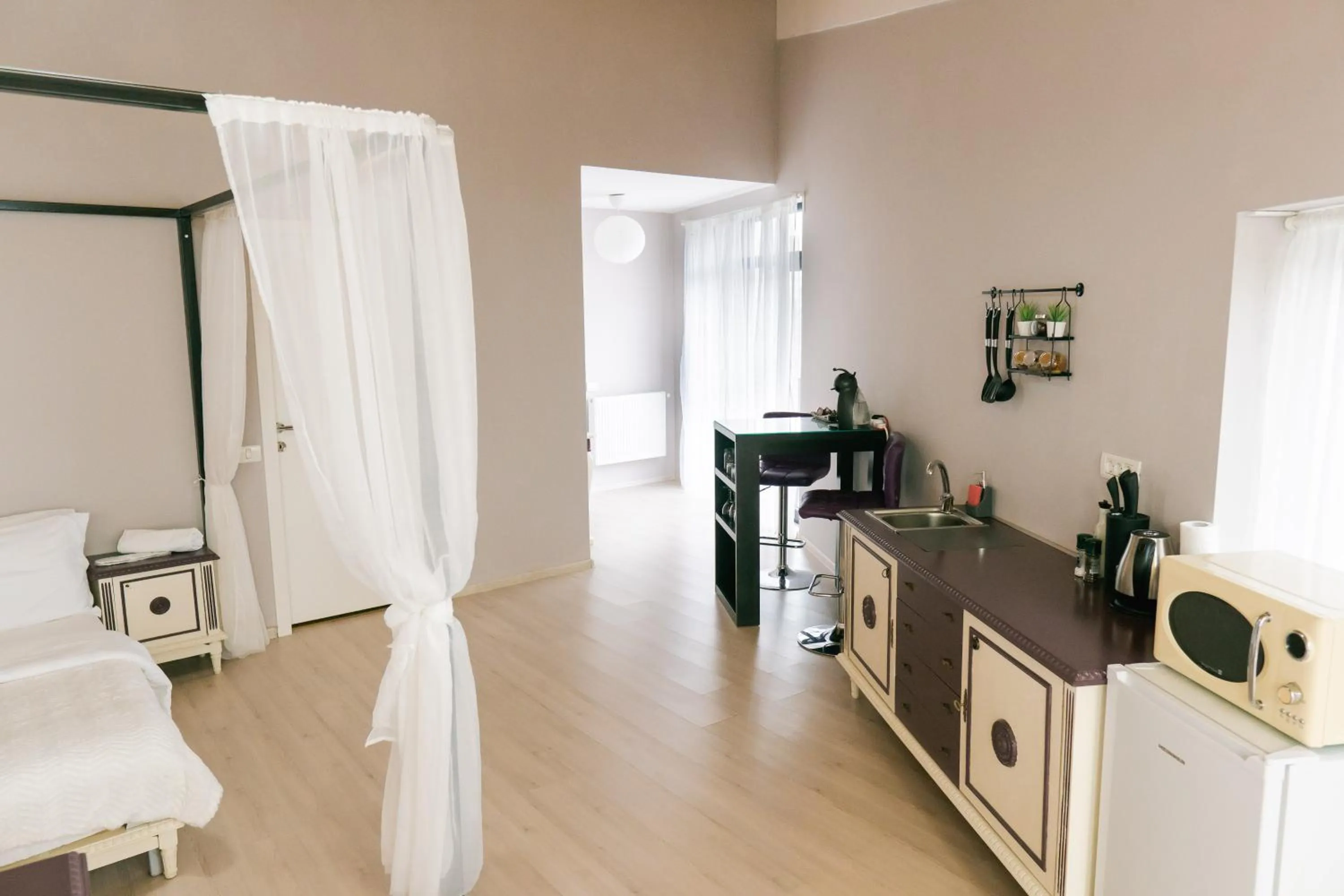 Photo of the whole room in Chic Studio