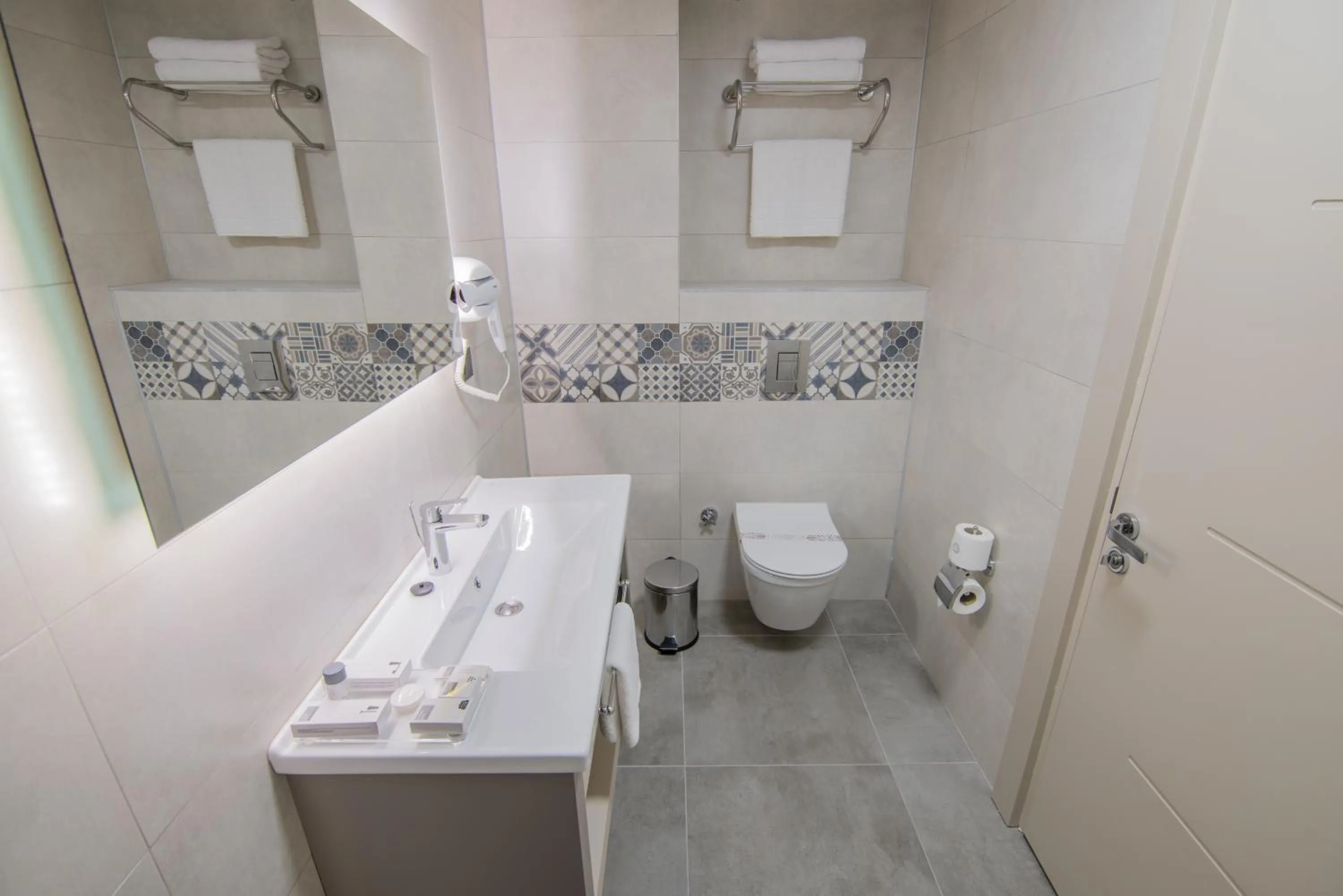 Toilet in Dovv Hotel Busıness