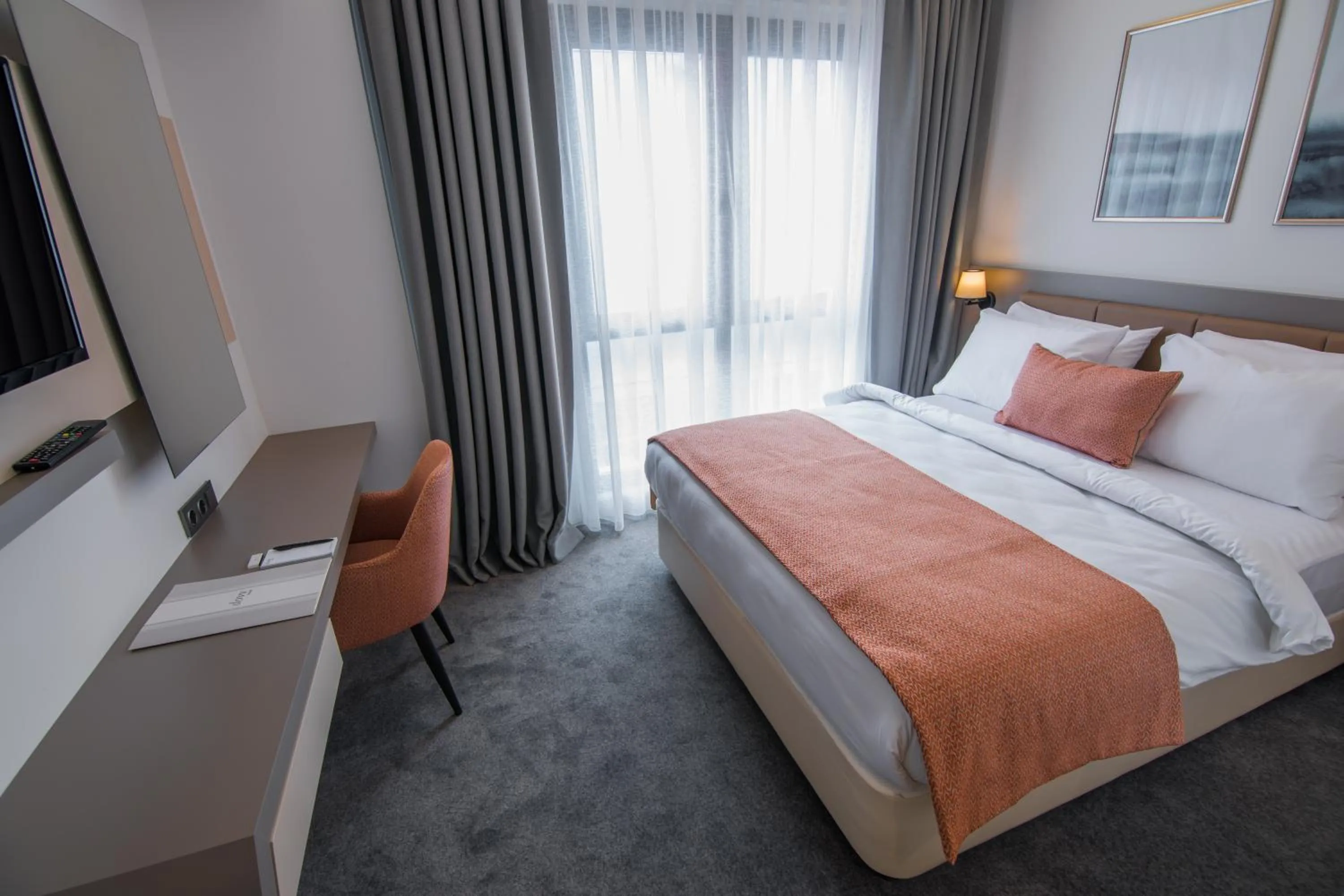 Photo of the whole room, Bed in Dovv Hotel Busıness