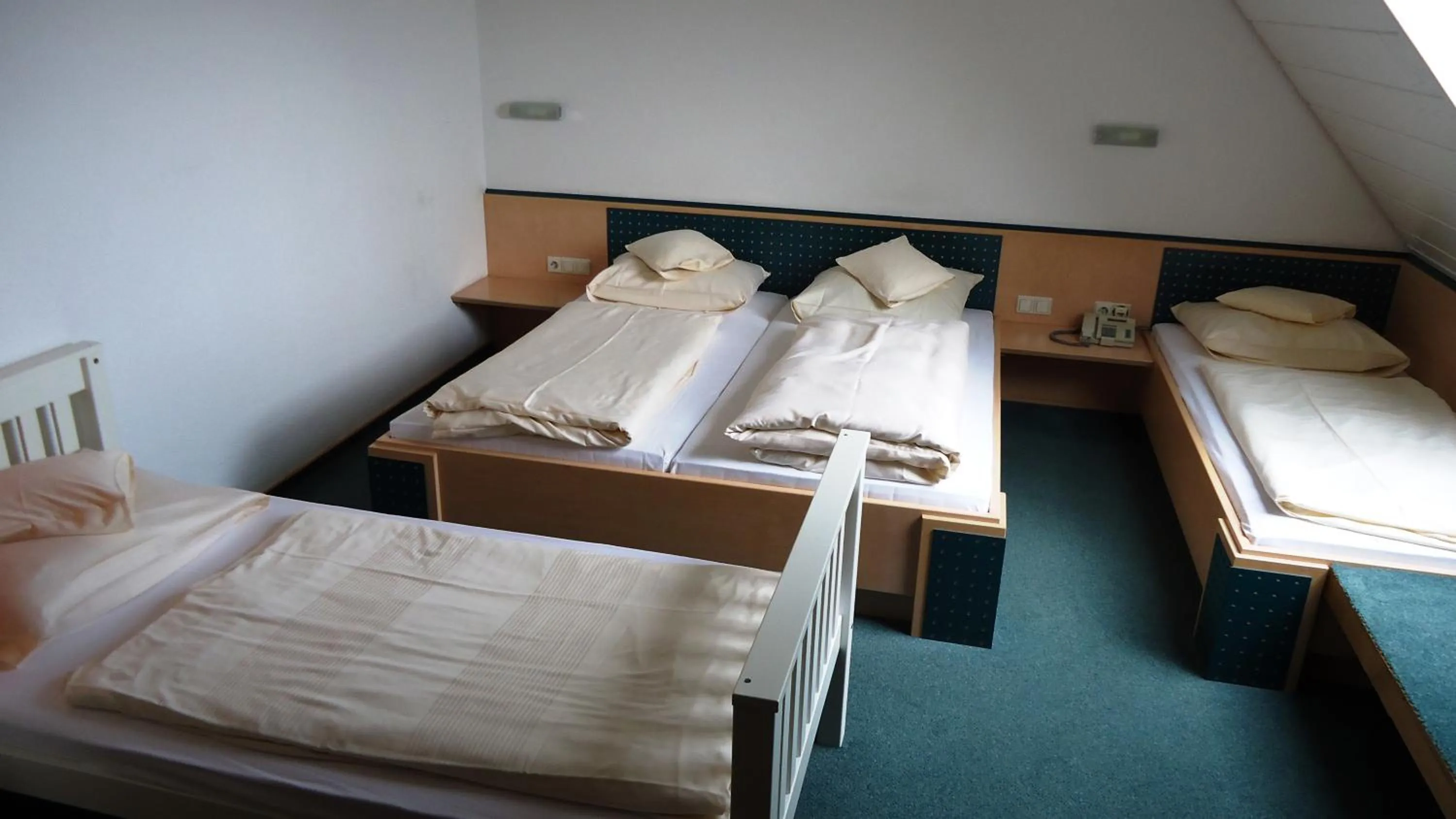 Bedroom, Bed in Hotel Krone