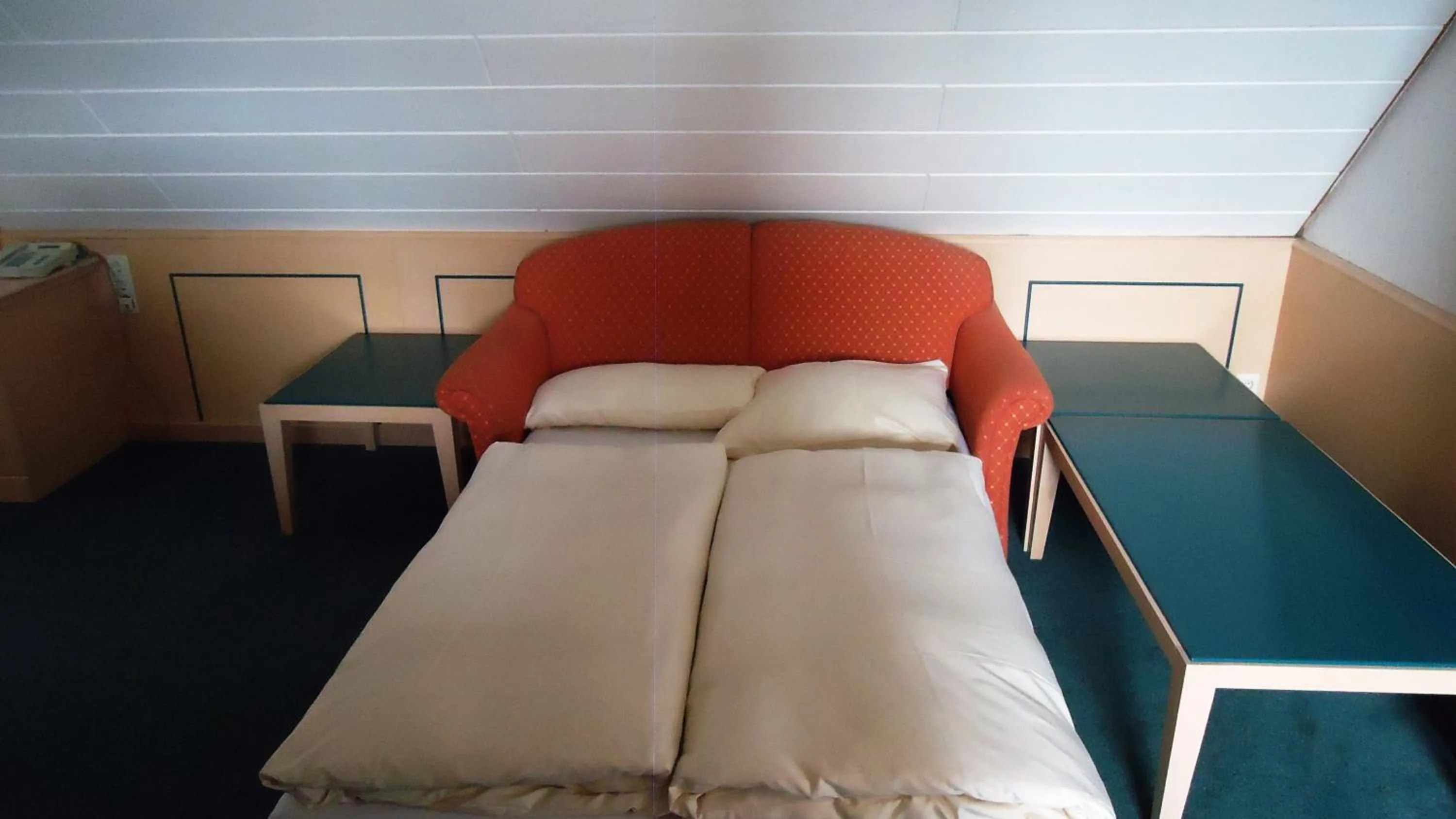 Bedroom, Bed in Hotel Krone