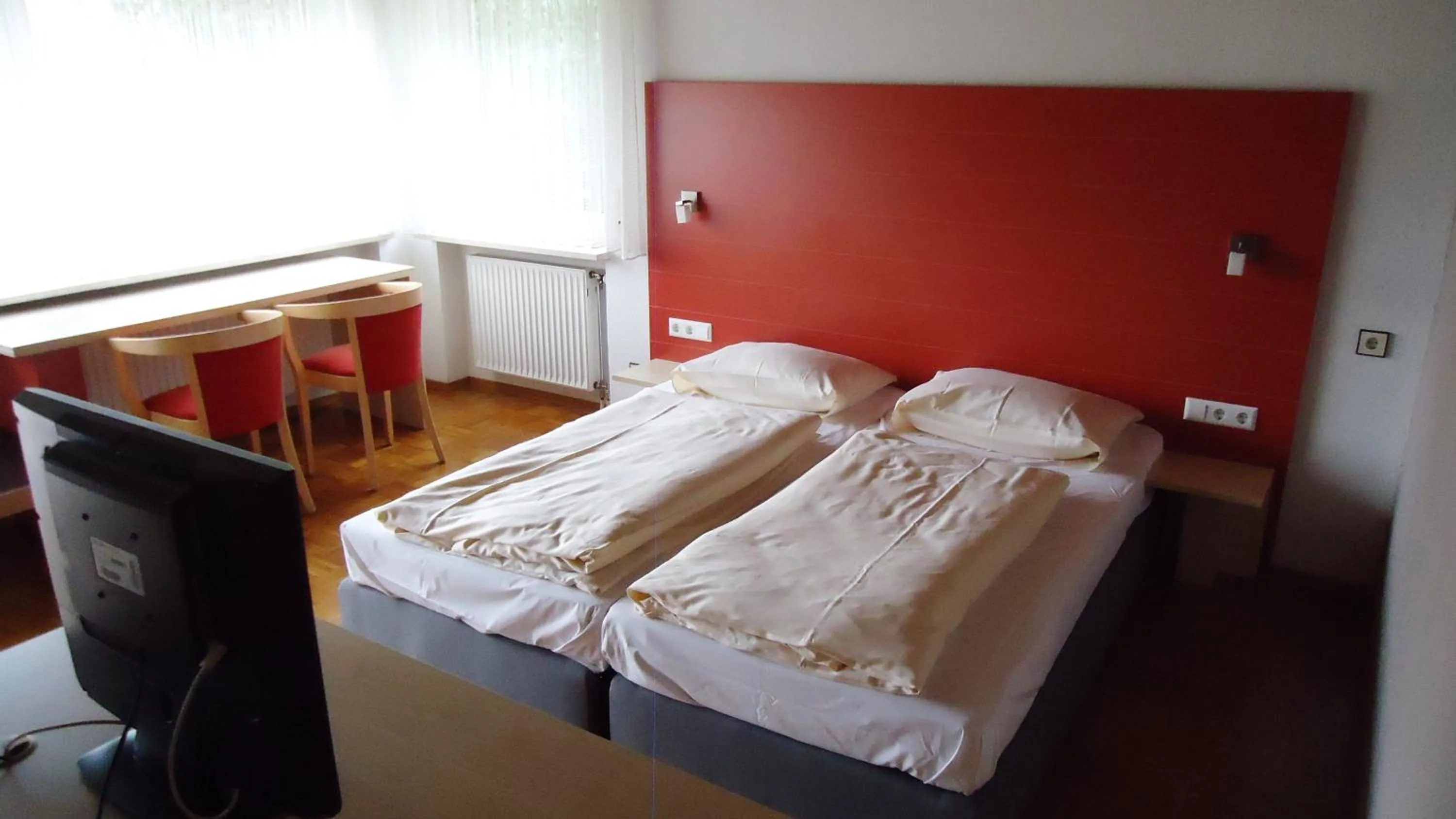 Bedroom, Bed in Hotel Krone