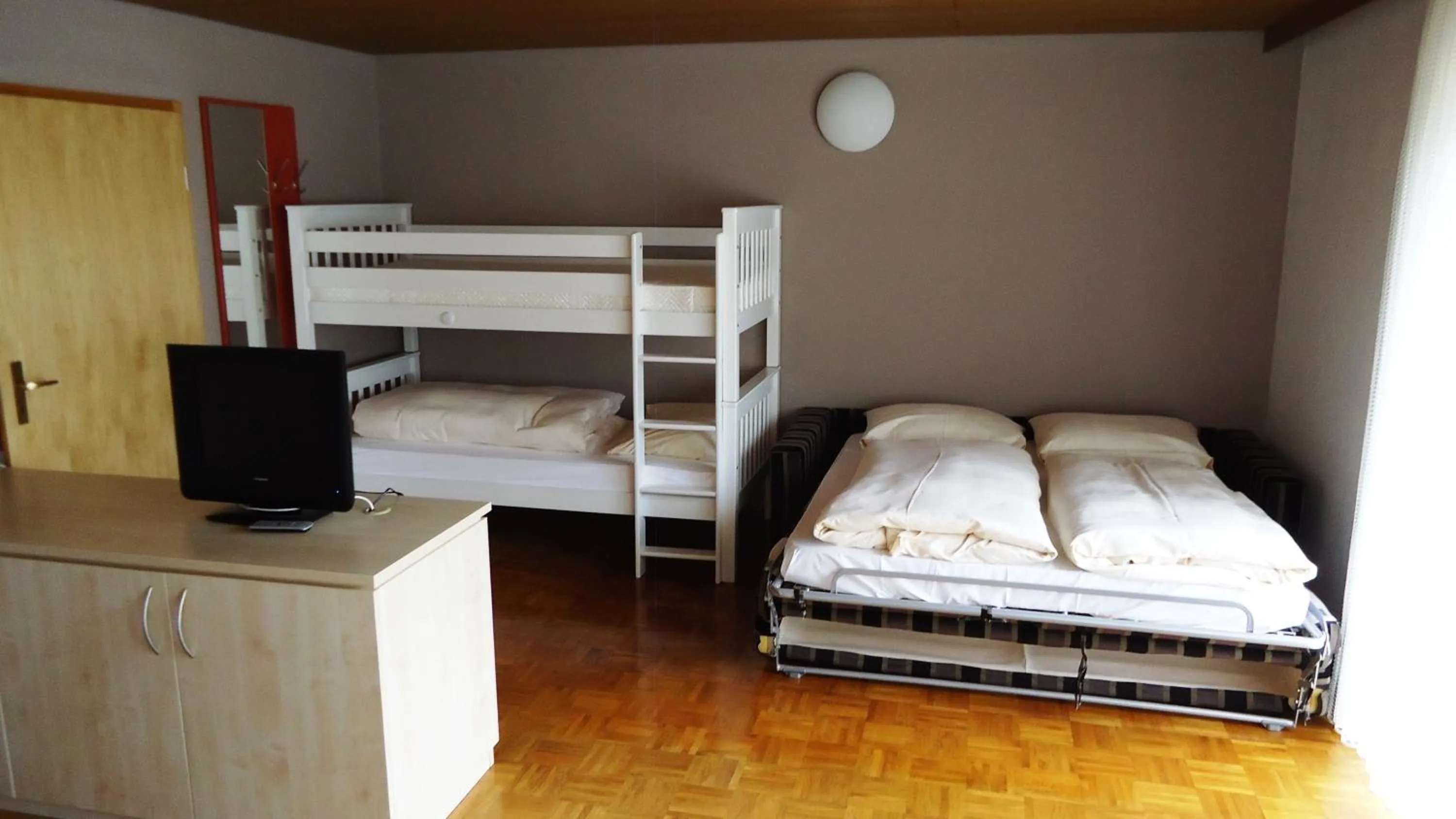 Bedroom, Bed in Hotel Krone