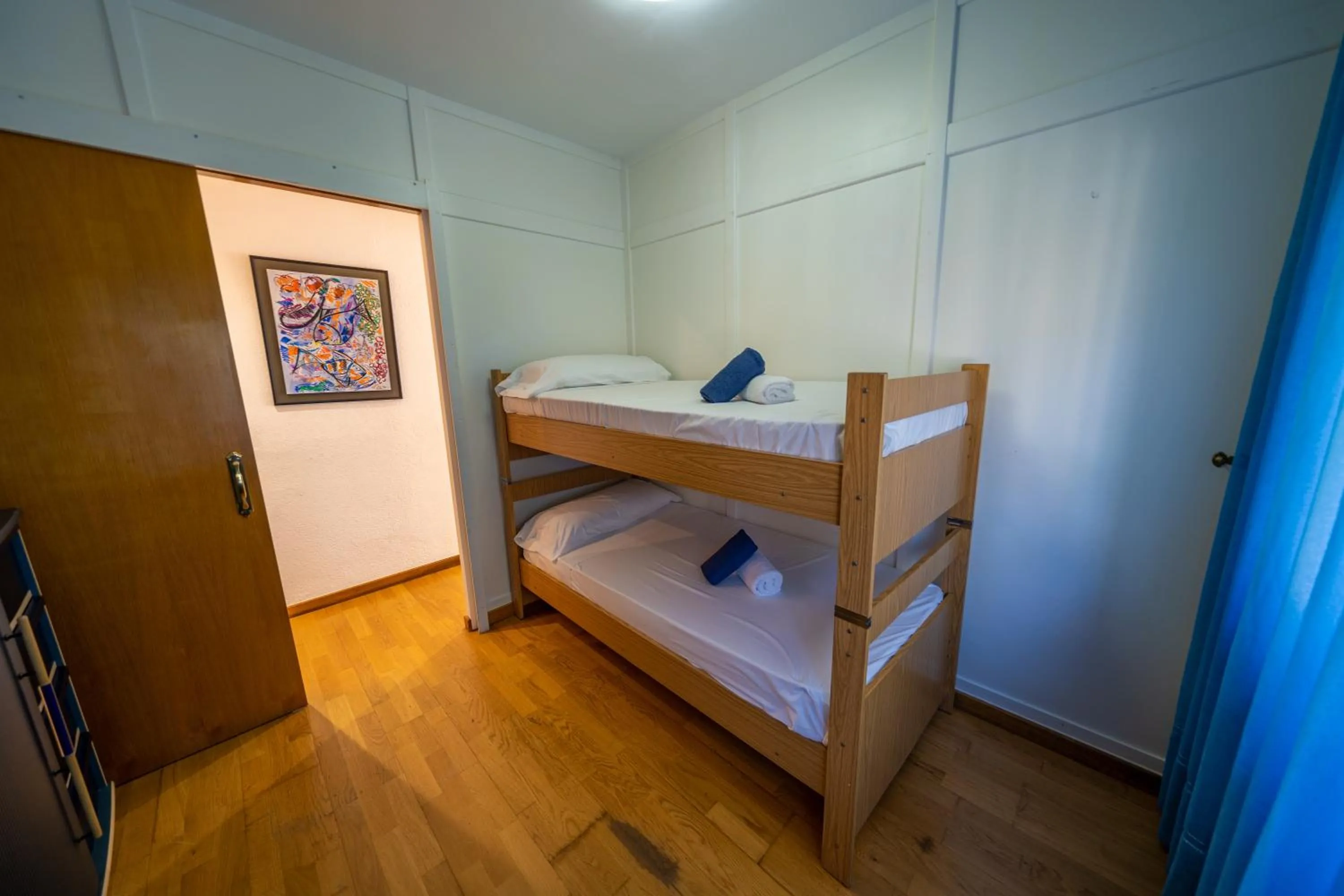 Photo of the whole room, Bed in Villa Lux Gallery Familiar Piscina Privada Barbacoa Aire Acondicionado