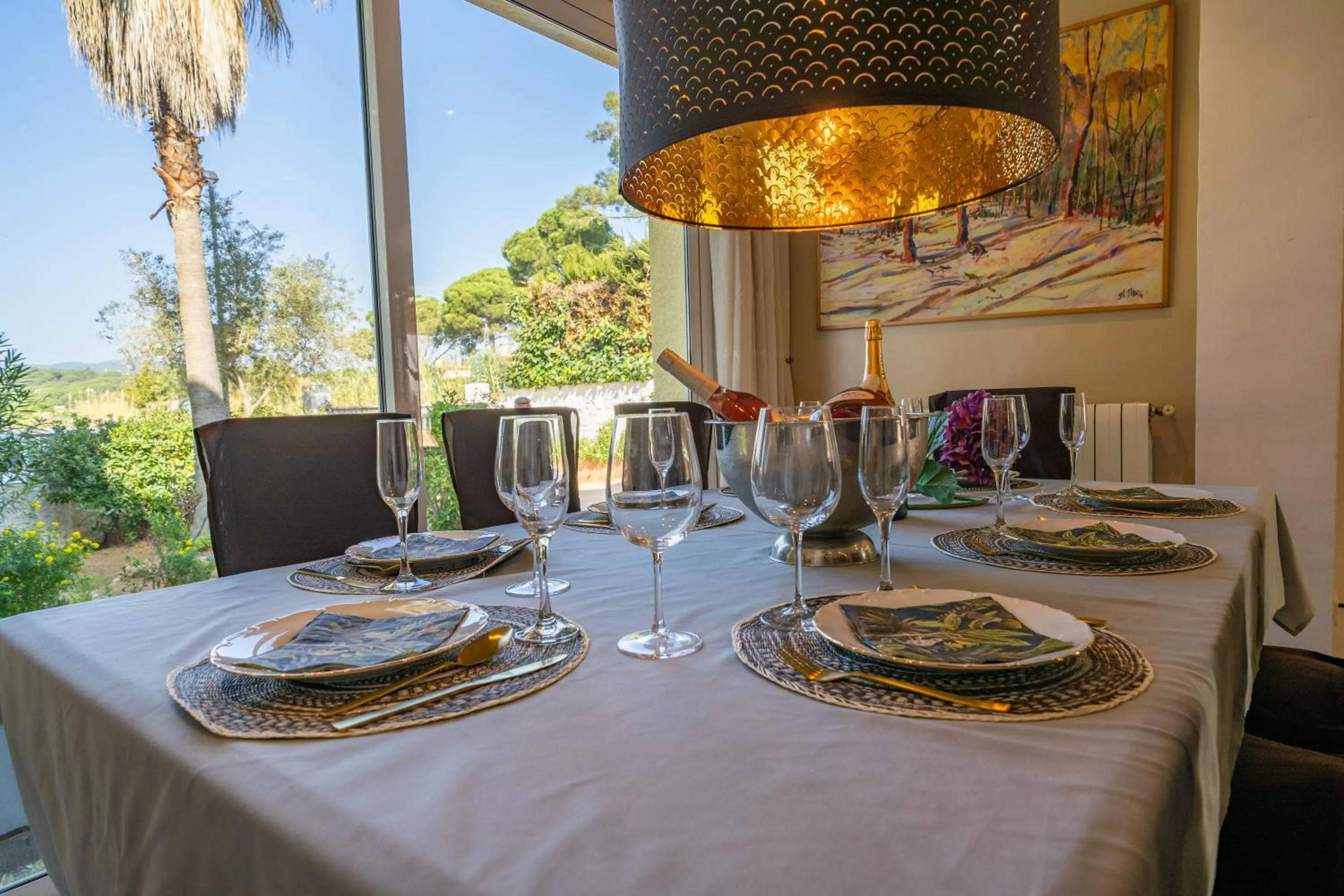 Food and drinks in Villa Lux Gallery Familiar Piscina Privada Barbacoa Aire Acondicionado