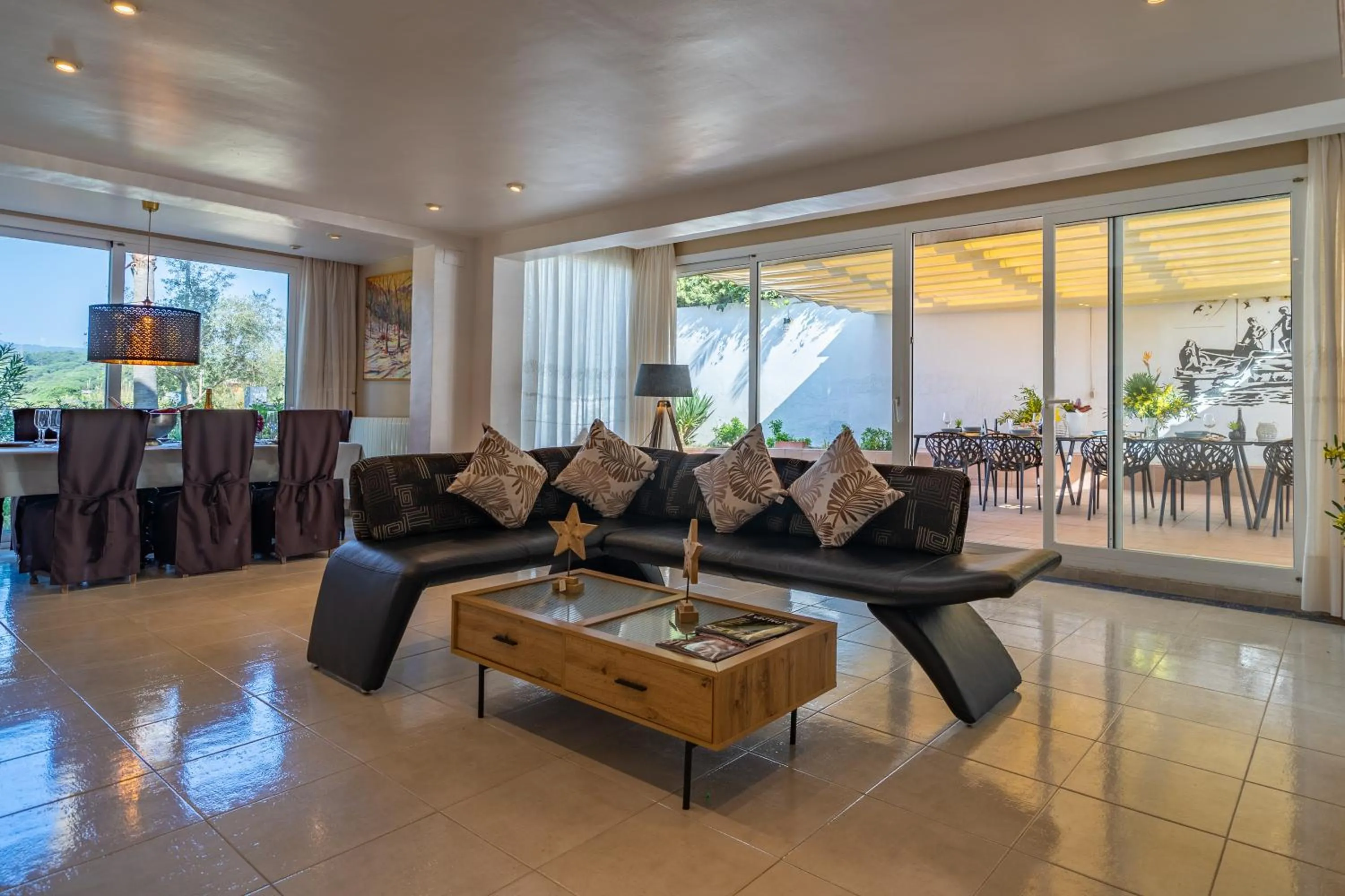Living room in Villa Lux Gallery Familiar Piscina Privada Barbacoa Aire Acondicionado