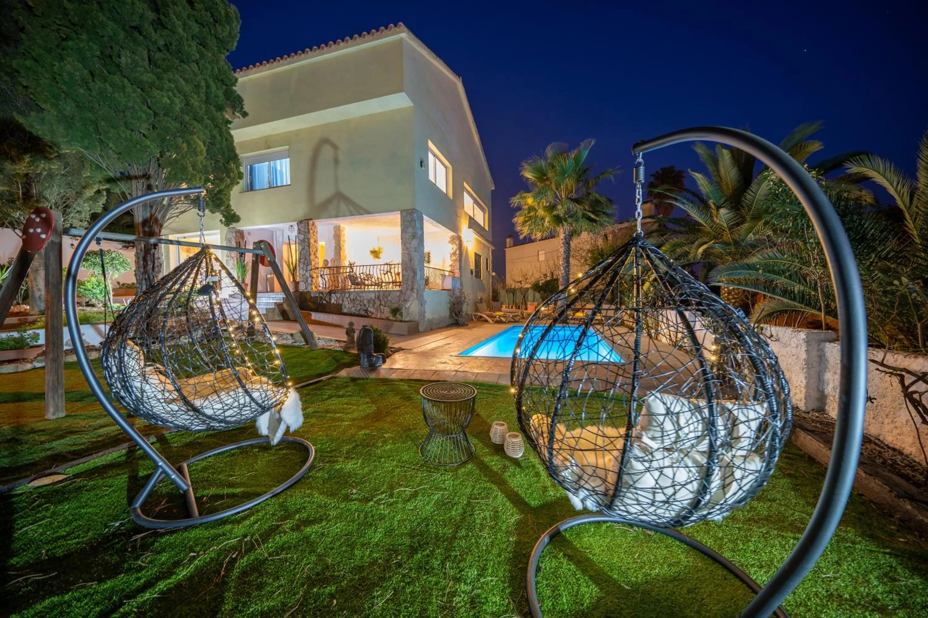 Patio in Villa Lux Gallery Familiar Piscina Privada Barbacoa Aire Acondicionado