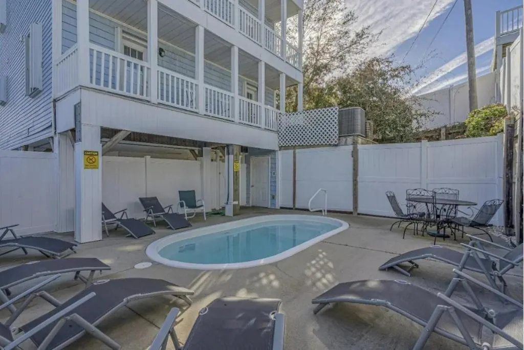 Swimming pool in Ocean View Luxury Rental - Sleeps 16