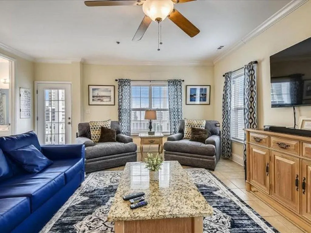 Living room in Ocean View Luxury Rental - Sleeps 16