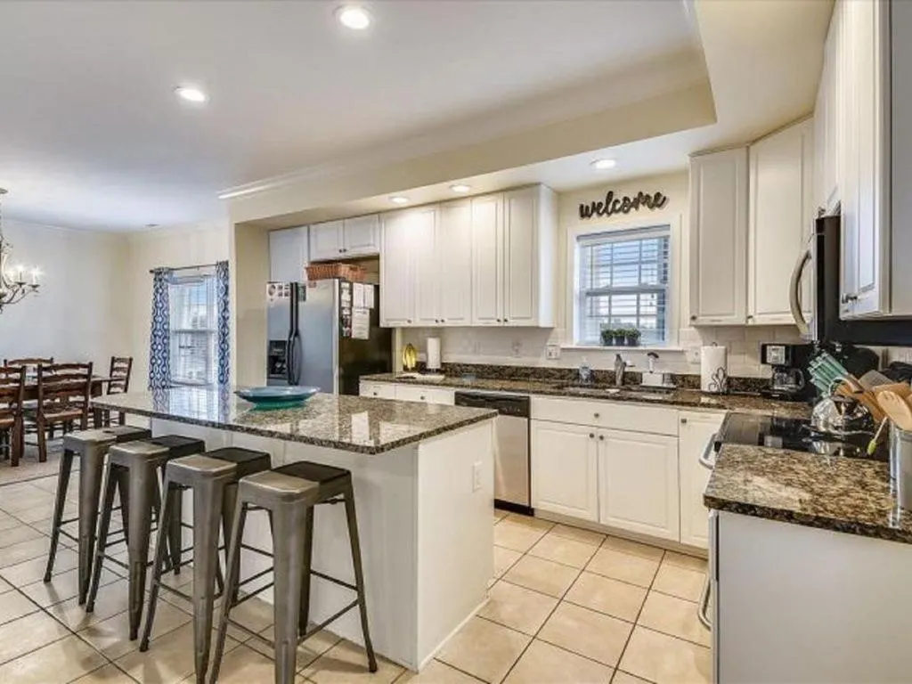 Kitchen or kitchenette in Ocean View Luxury Rental - Sleeps 16
