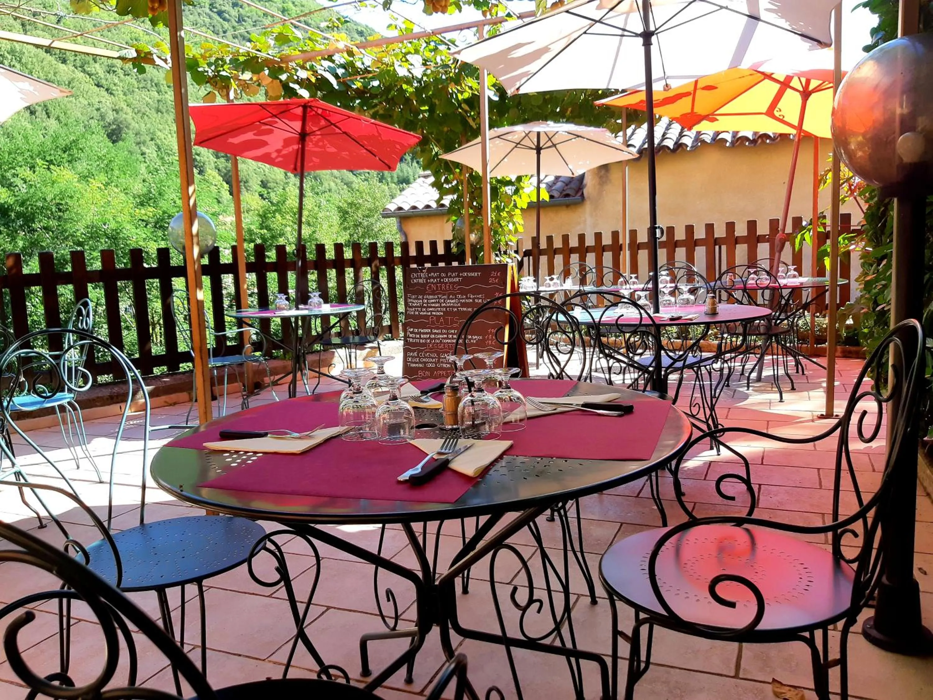 Restaurant/places to eat in Auberge Cevenole