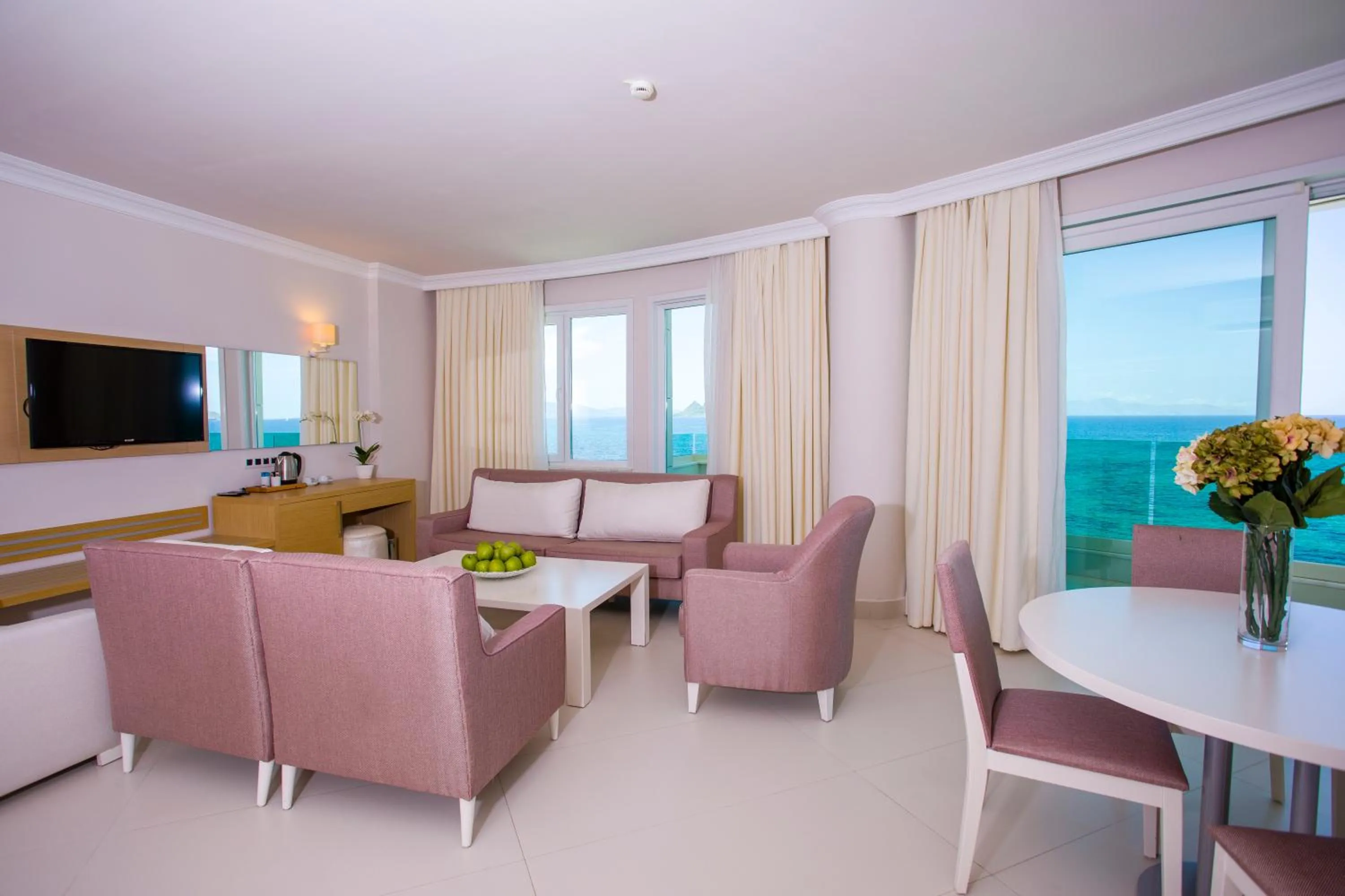 Living room in Dragut Point South Hotel-All Inclusive