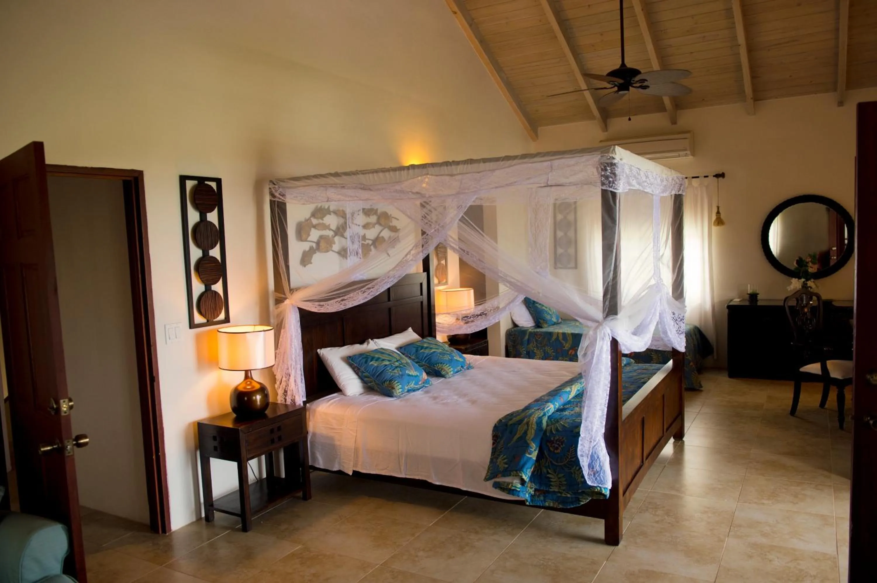 Photo of the whole room, Bed in Villa Touloulou