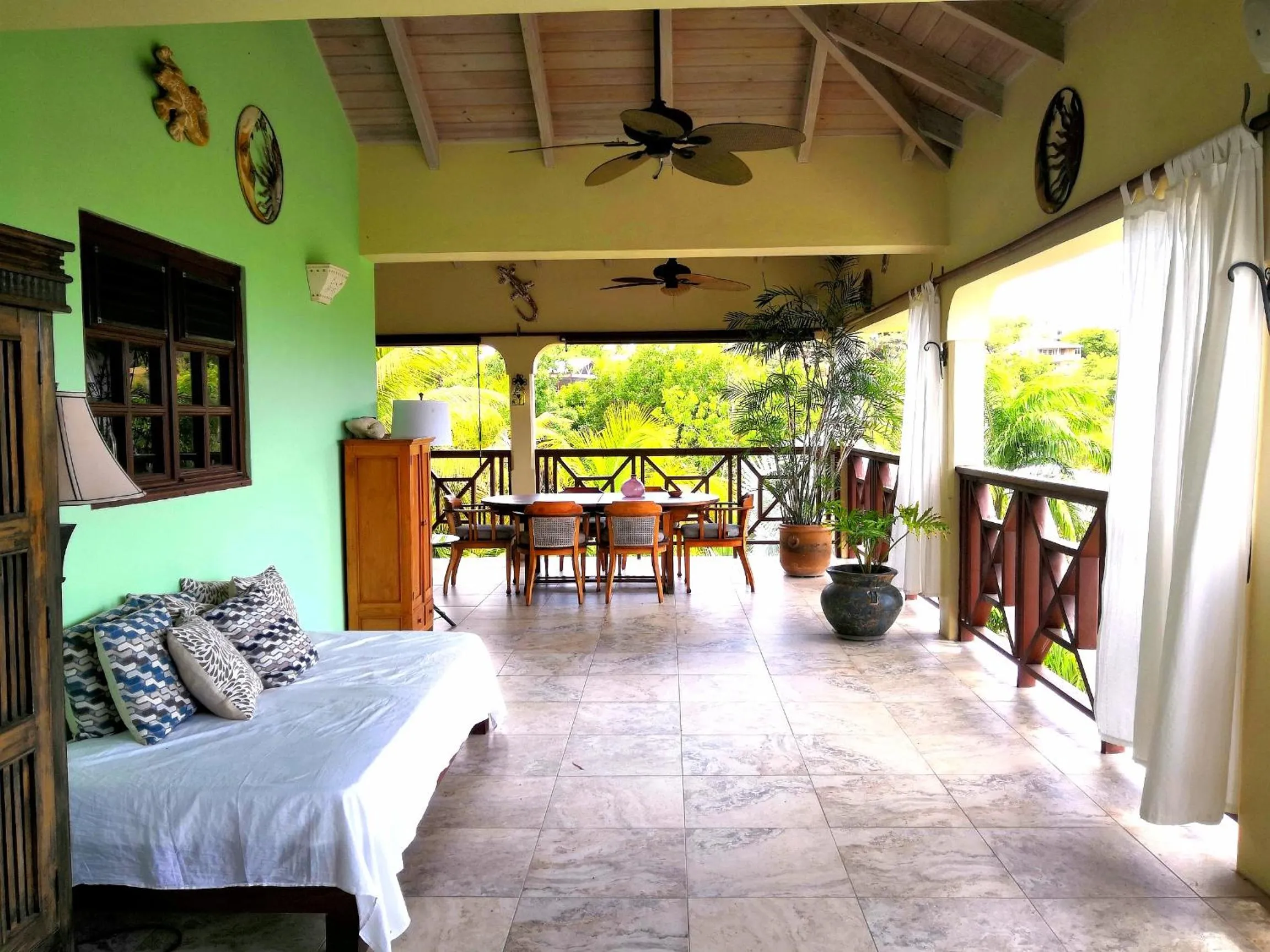 Bed in Villa Touloulou