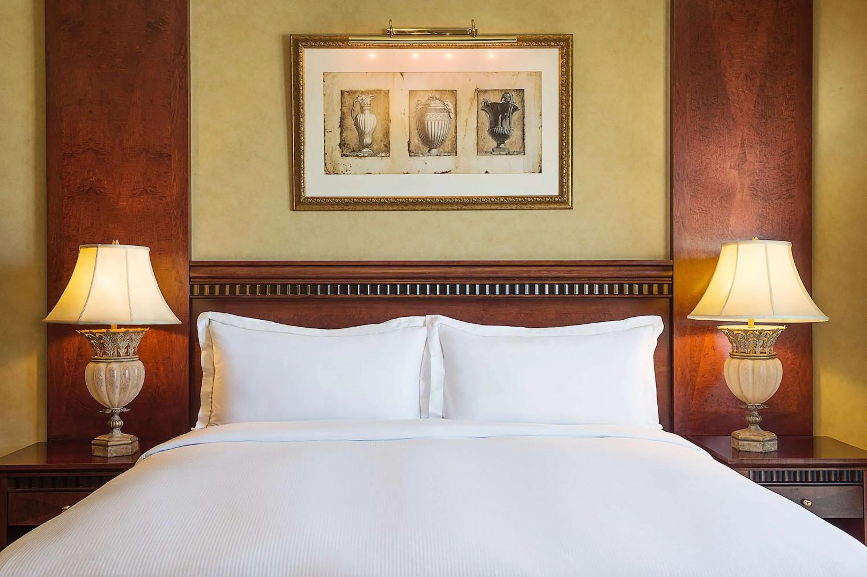 Bed in Habtoor Metropolitan Palace Hotel