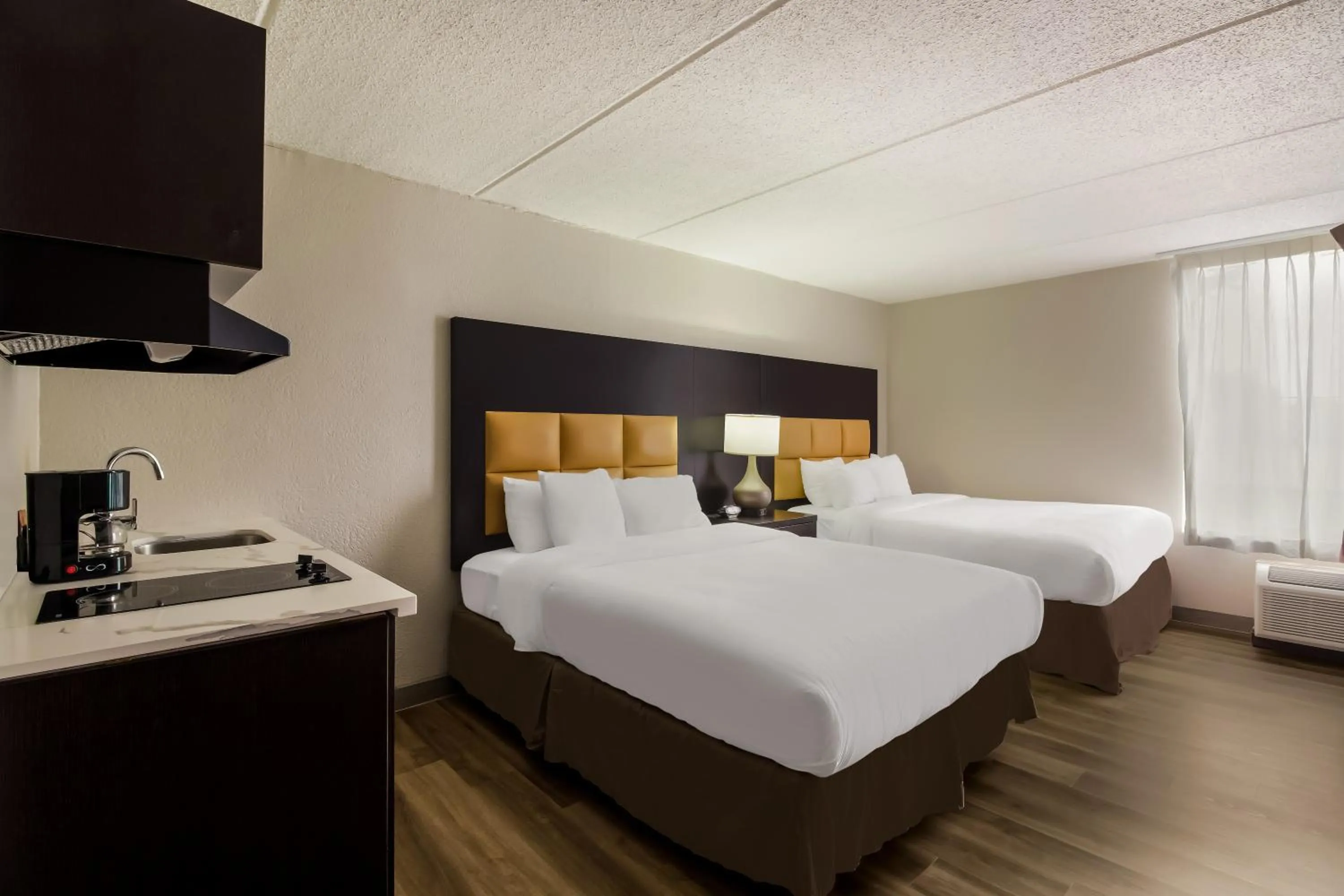 Bed in Clarion Pointe Lake Jackson - Clute