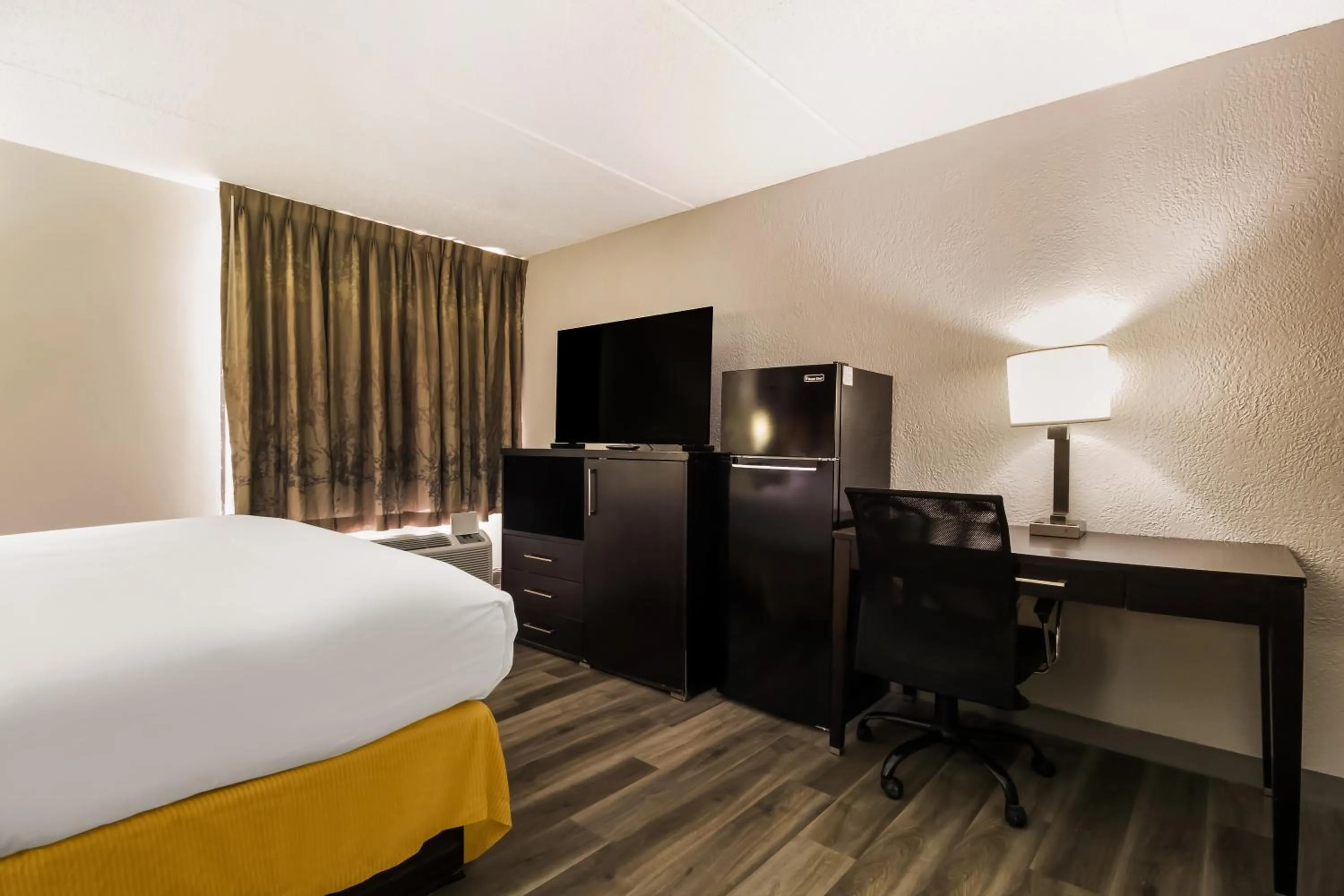 Bed in Clarion Pointe Lake Jackson - Clute