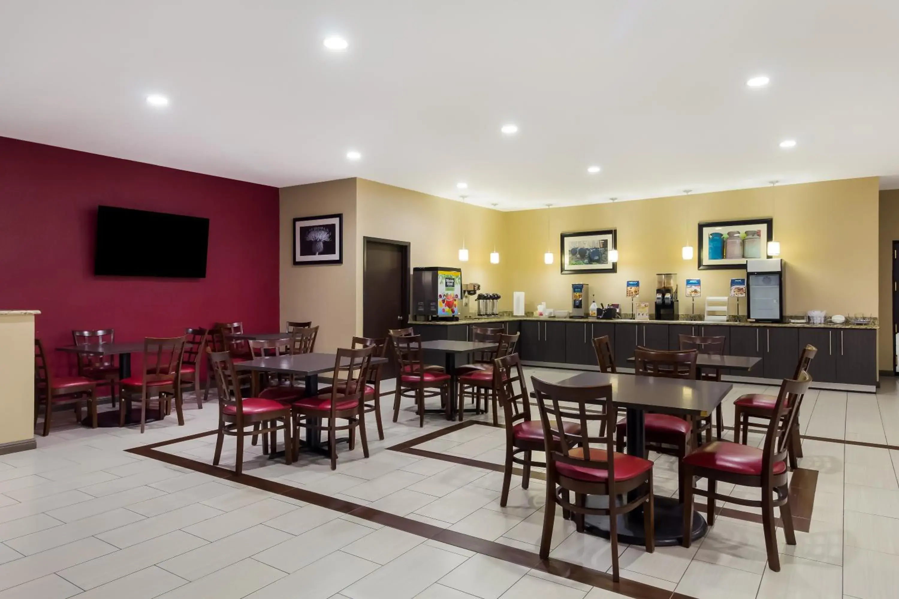 Breakfast in Clarion Pointe Lake Jackson - Clute Breakfast in Clarion Pointe Lake Jackson - Clute