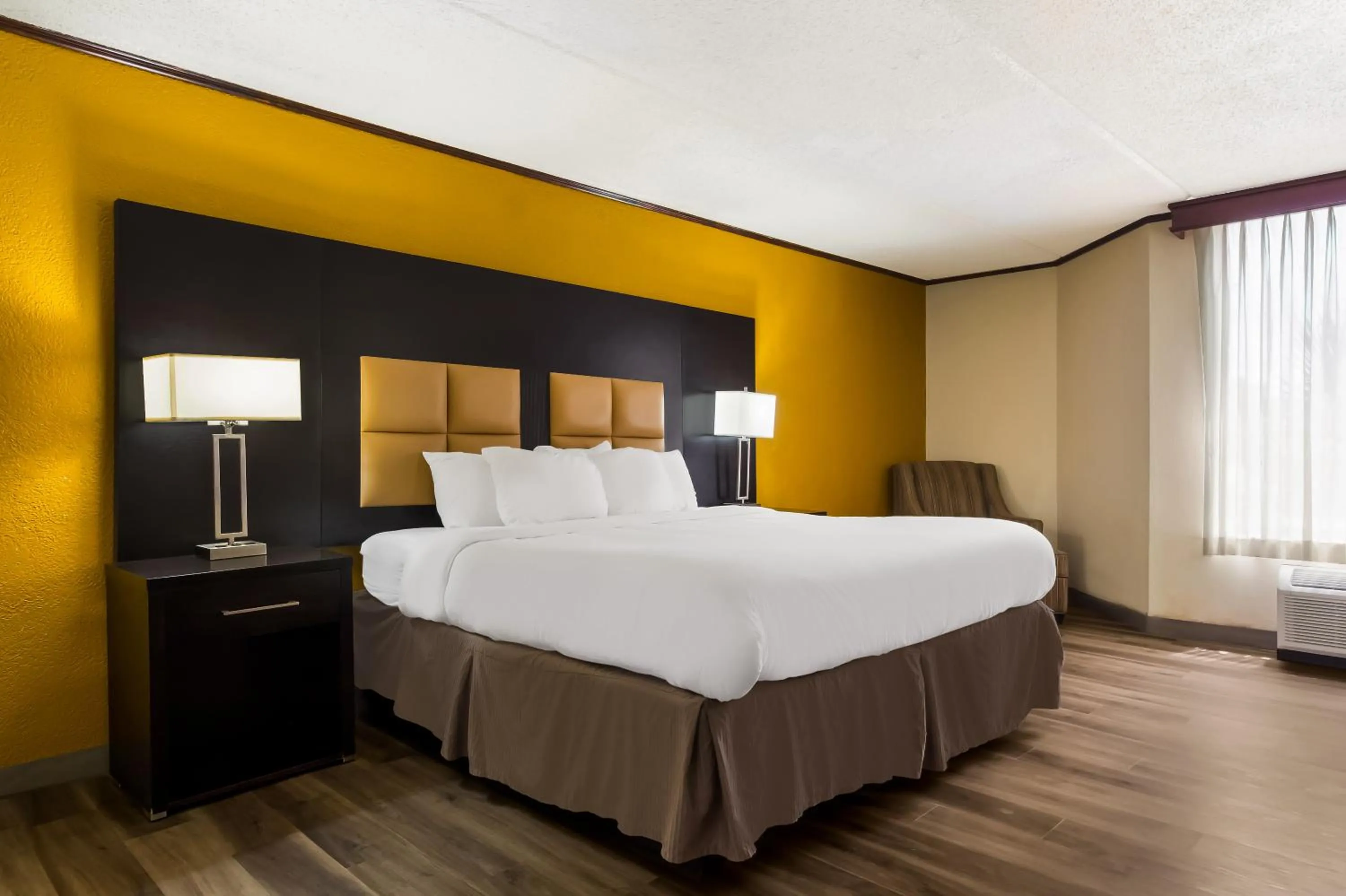 Bed in Clarion Pointe Lake Jackson - Clute