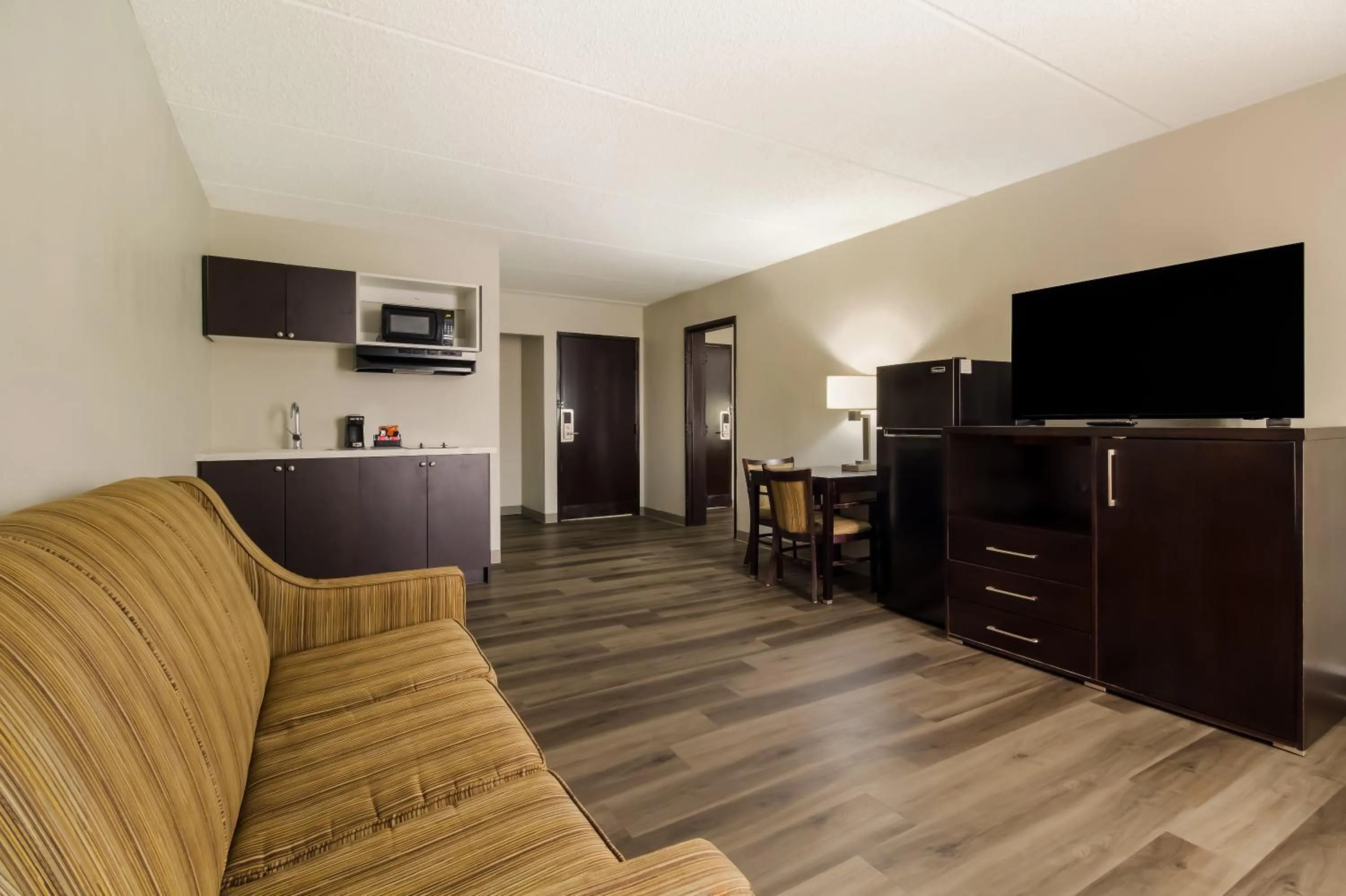 Clarion Pointe Lake Jackson - Clute