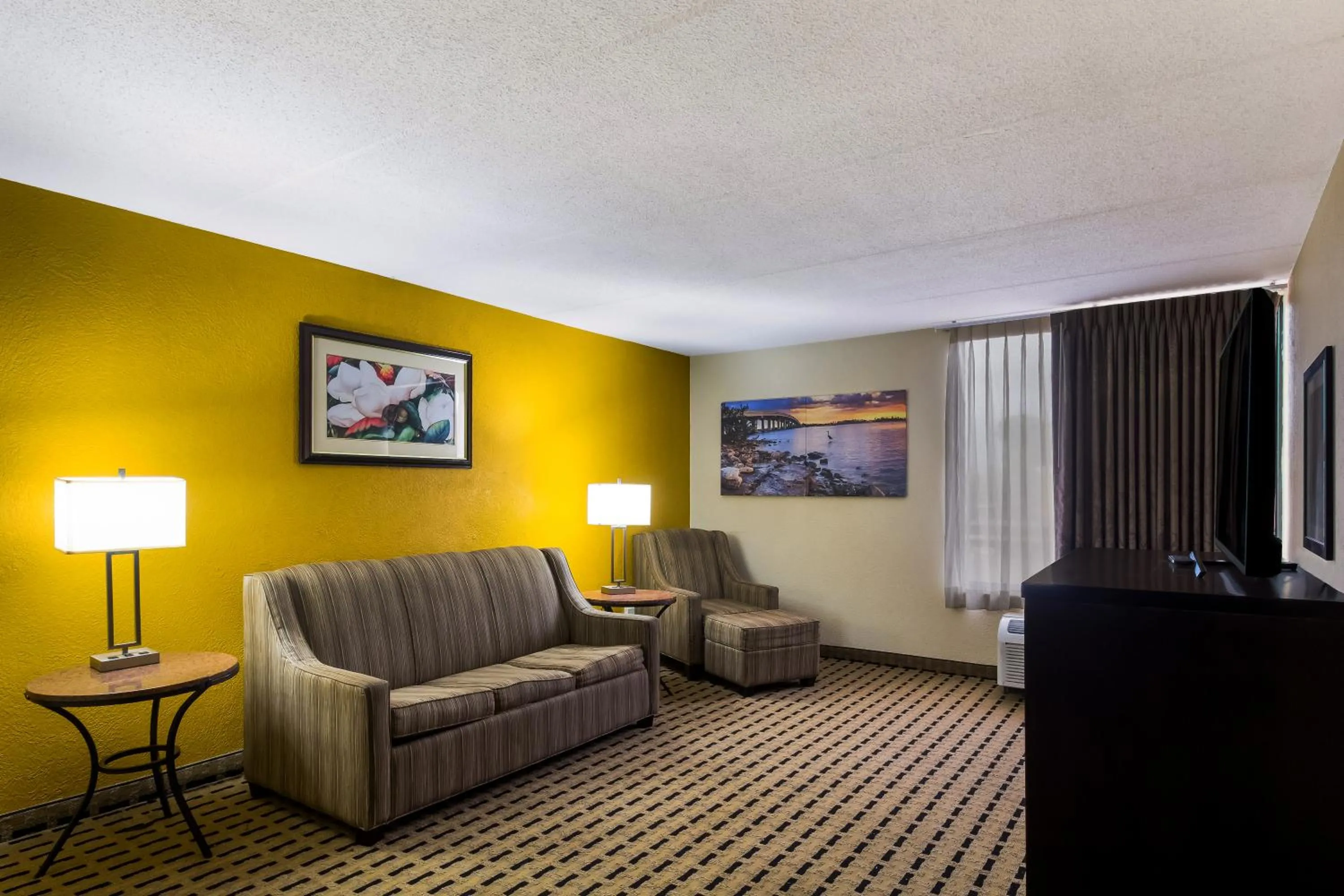 Clarion Pointe Lake Jackson - Clute