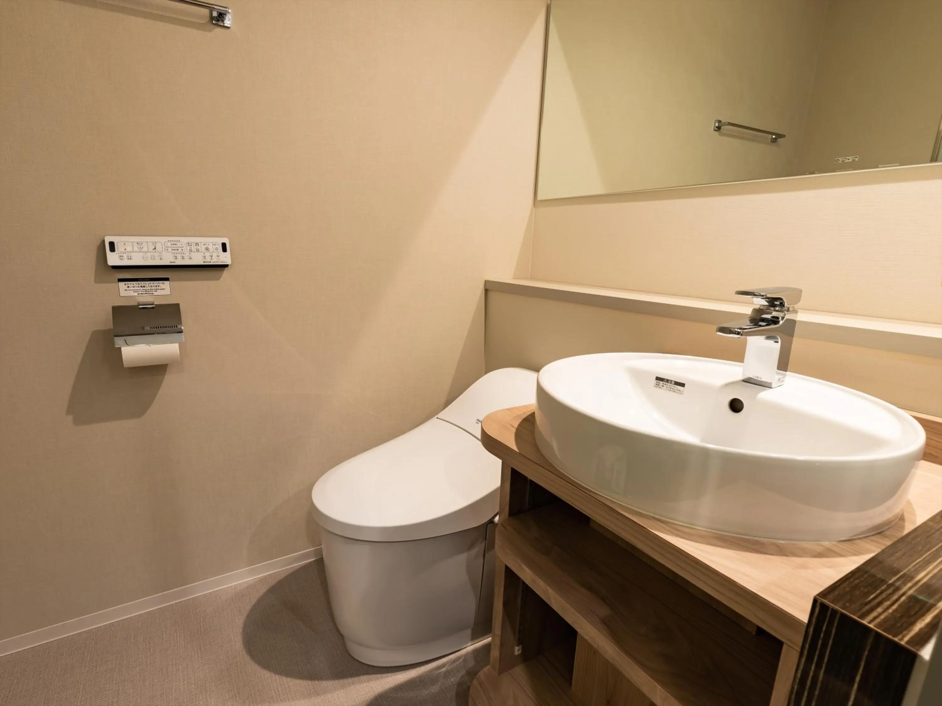 Toilet in APA Hotel Keikyukamata Ekimae