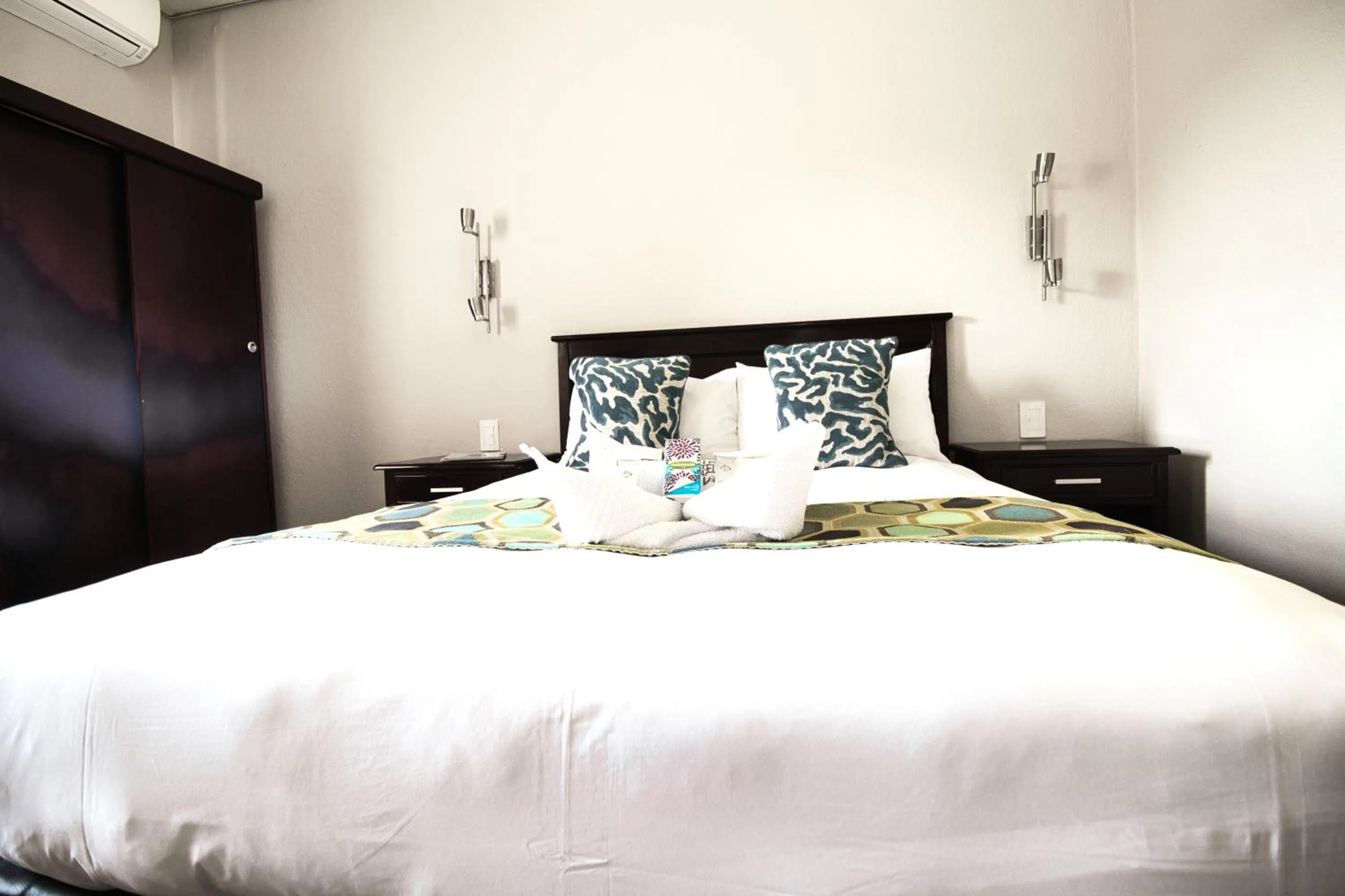 Bed in Hotel 247 @ White River