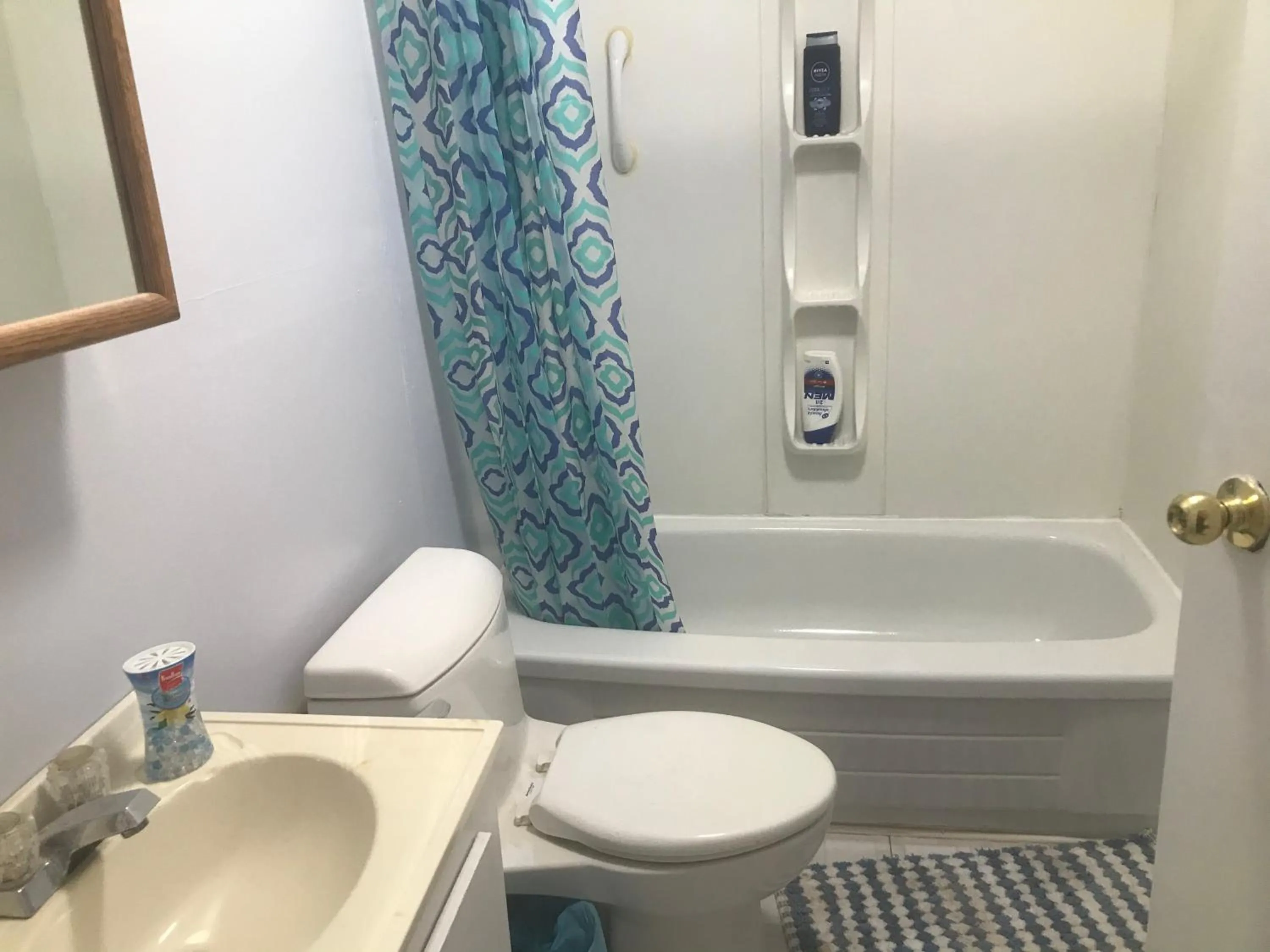 Bathroom in Earthquest Lodge