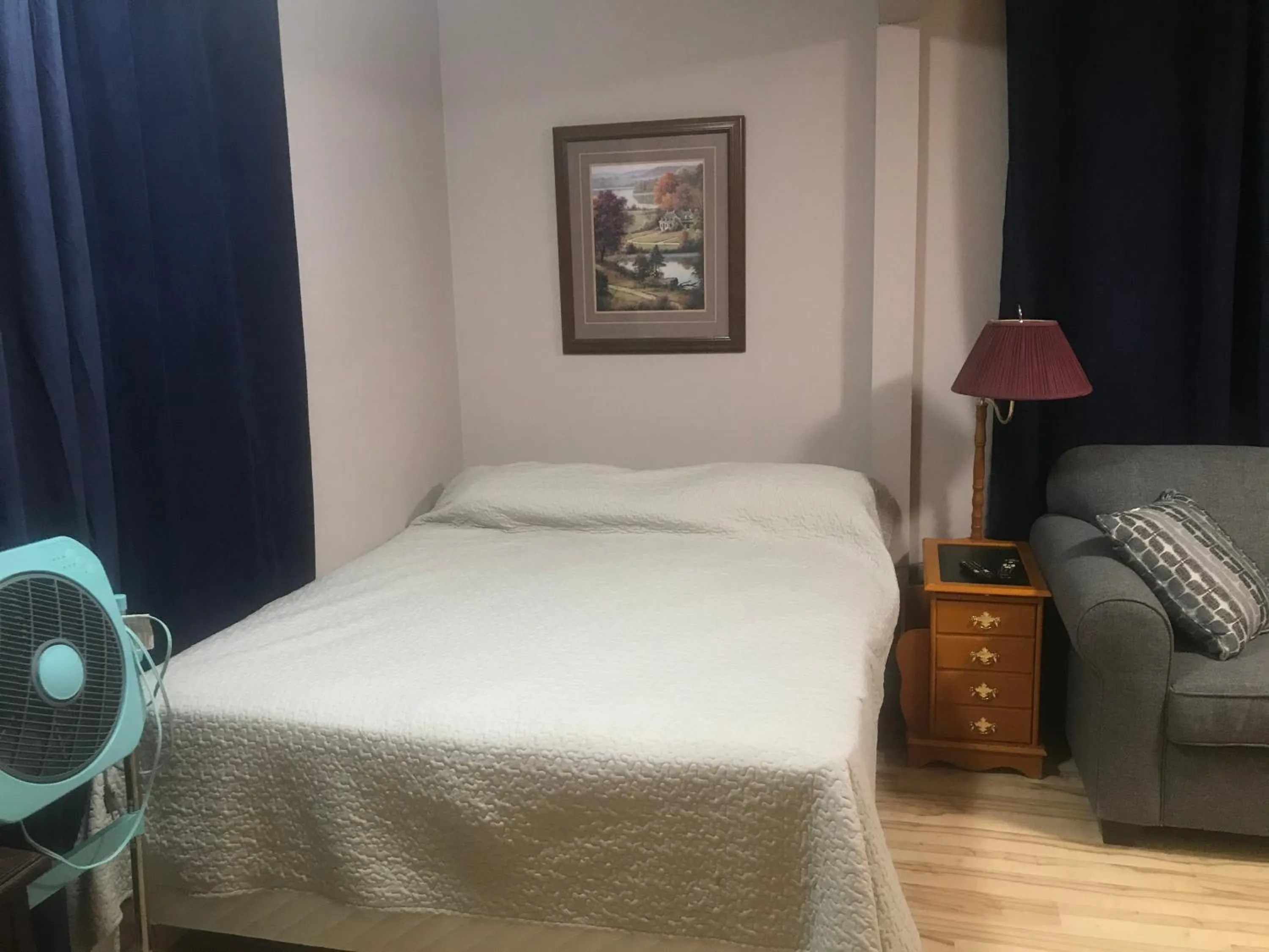 Bed in Earthquest Lodge