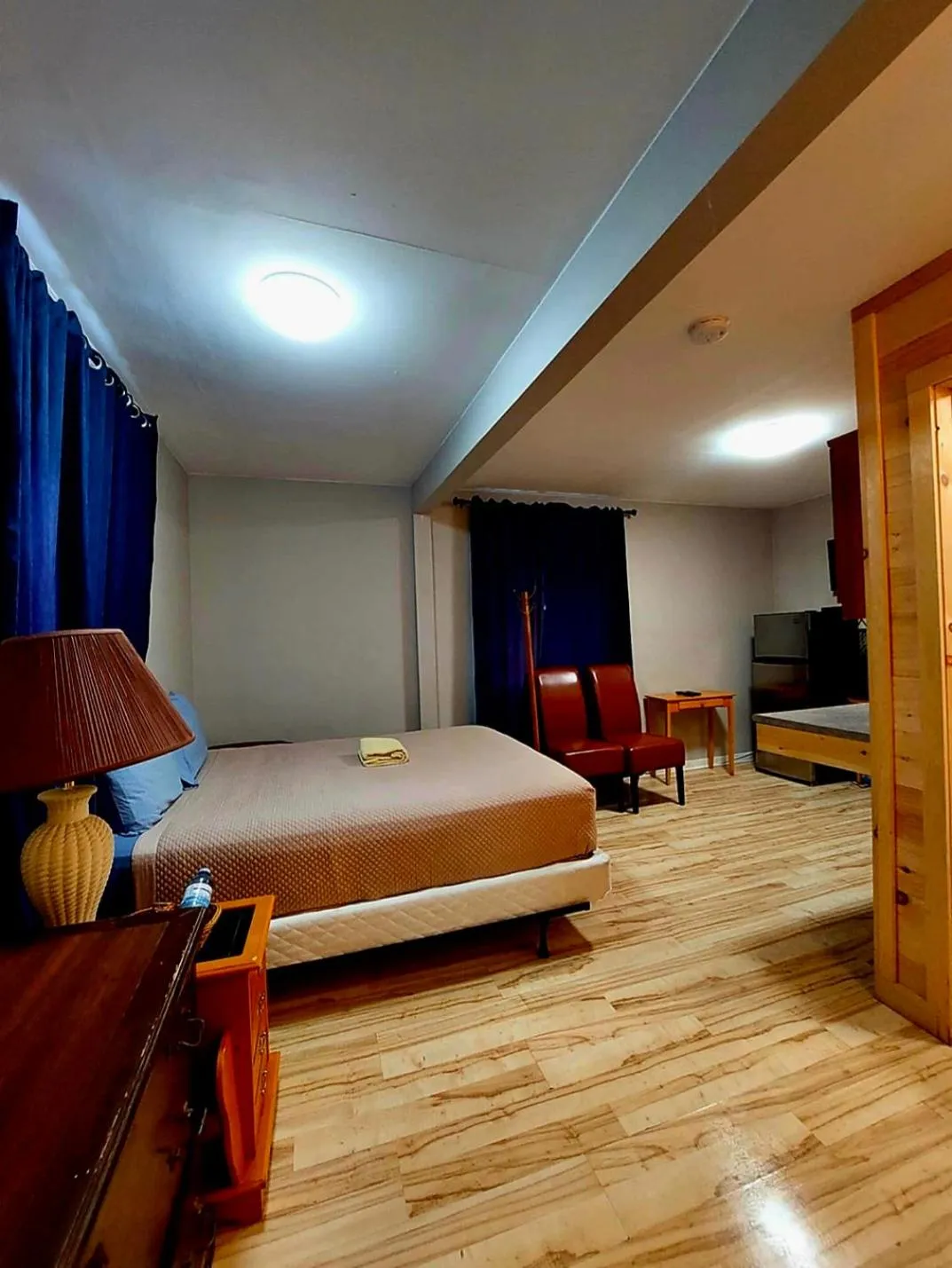 Bedroom, Bed in Earthquest Lodge