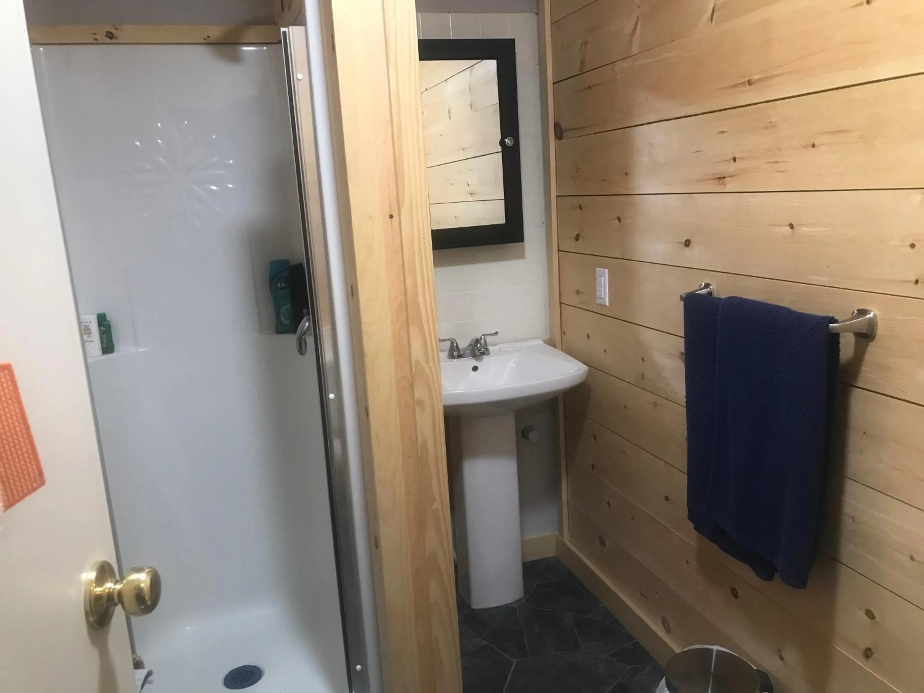 Bathroom in Earthquest Lodge