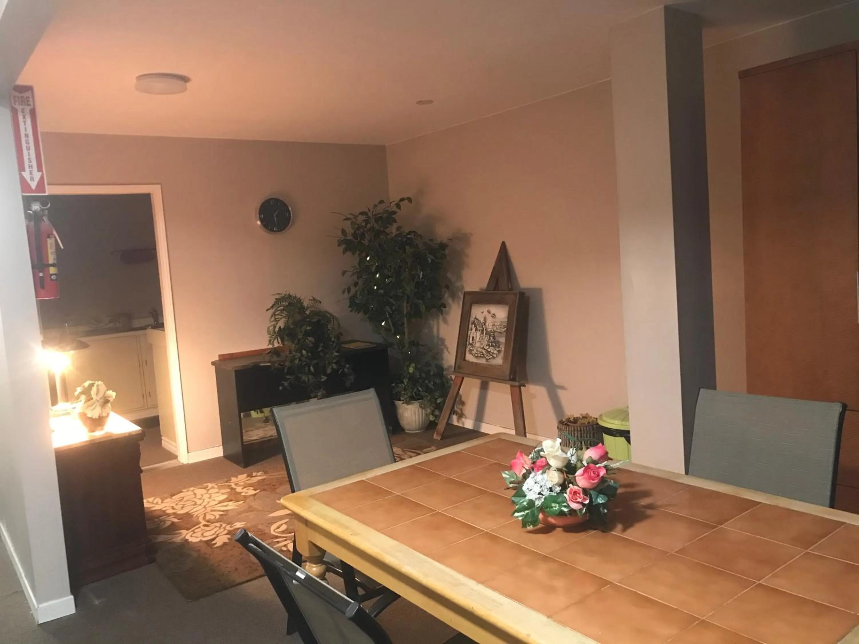 Living room in Earthquest Lodge