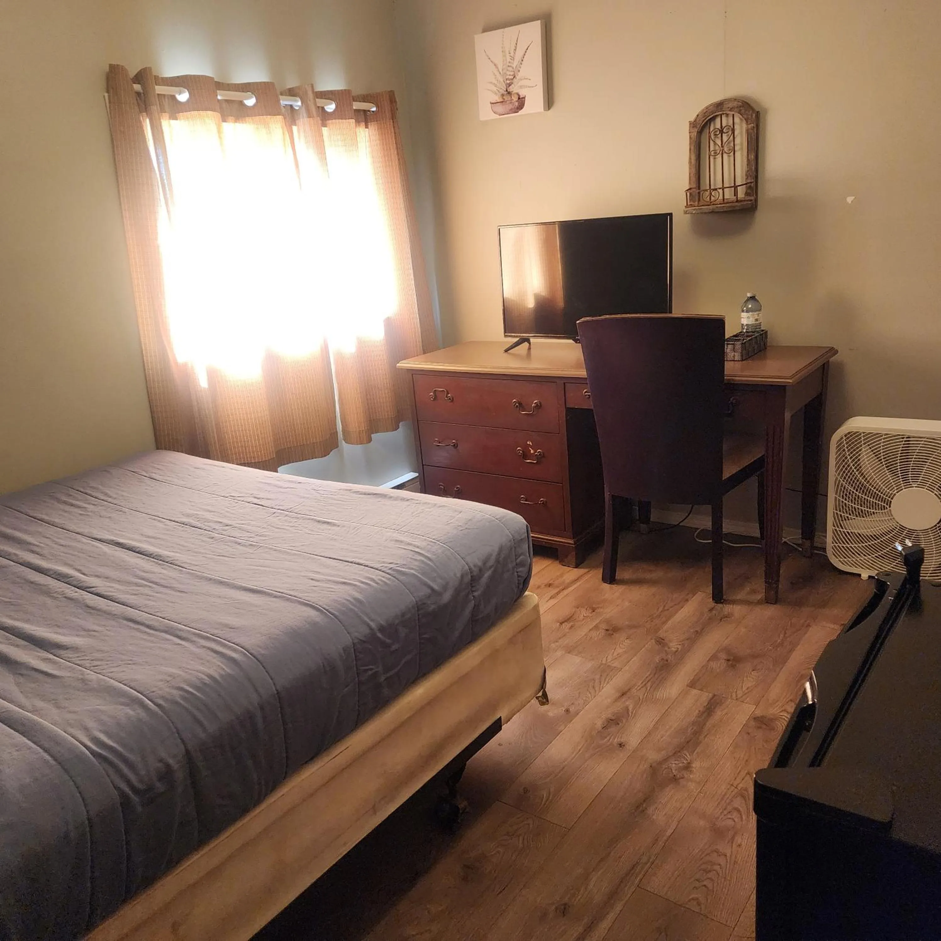 Bedroom, Bed in Earthquest Lodge