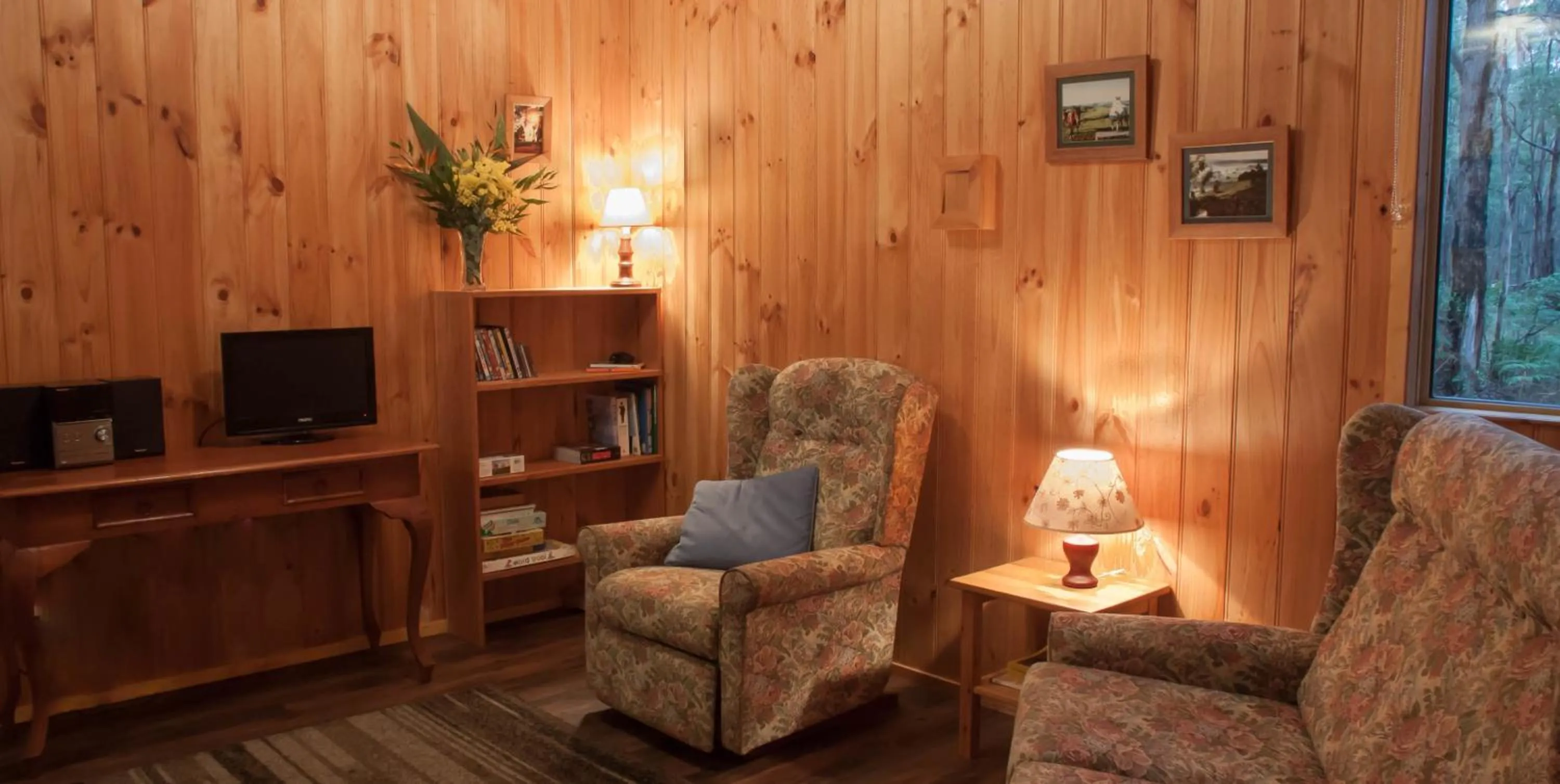 Living room in Balingup Heights Hilltop Forest Cottages