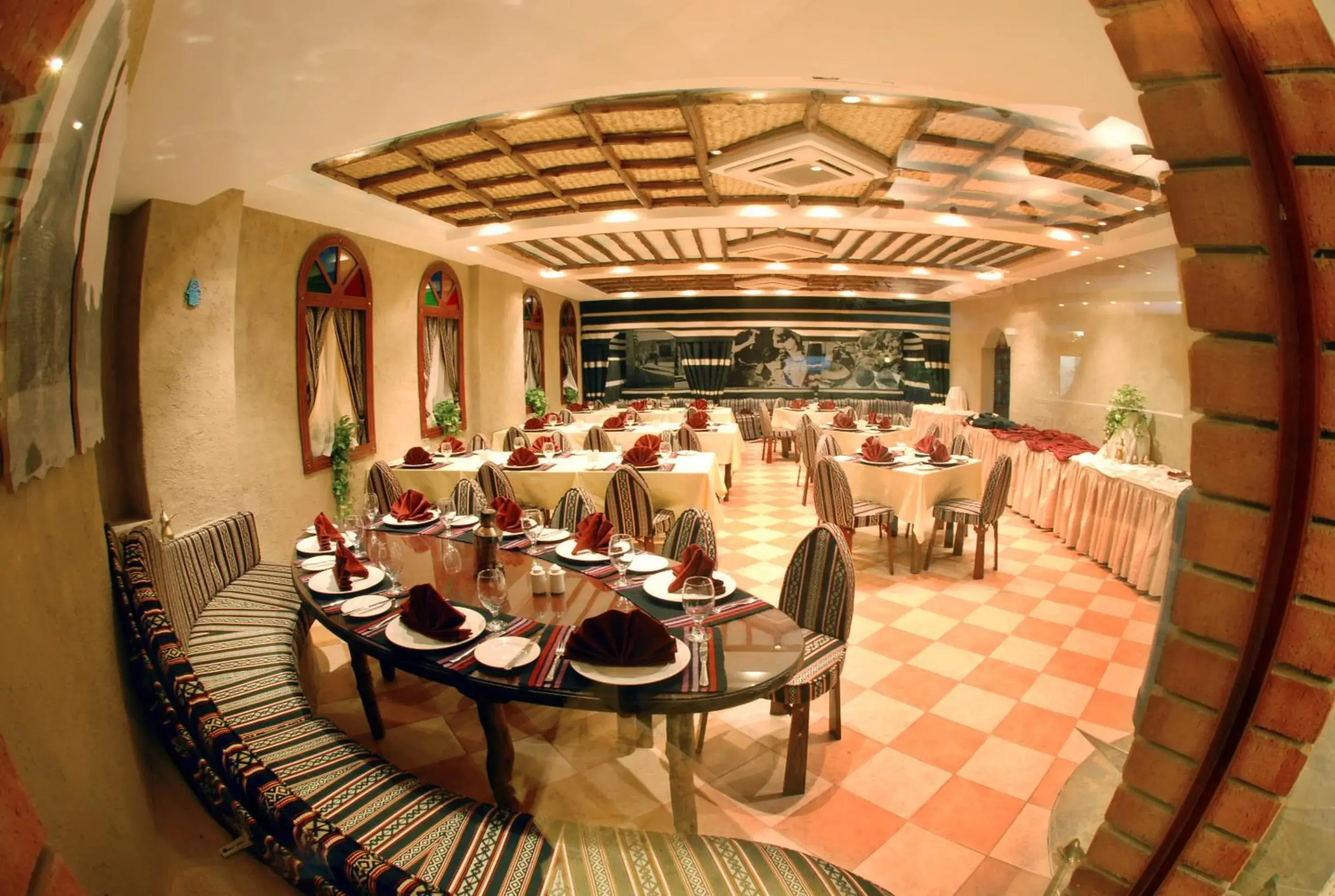 Restaurant/places to eat in Al Liwan Suites Restaurant/places to eat in Al Liwan Suites