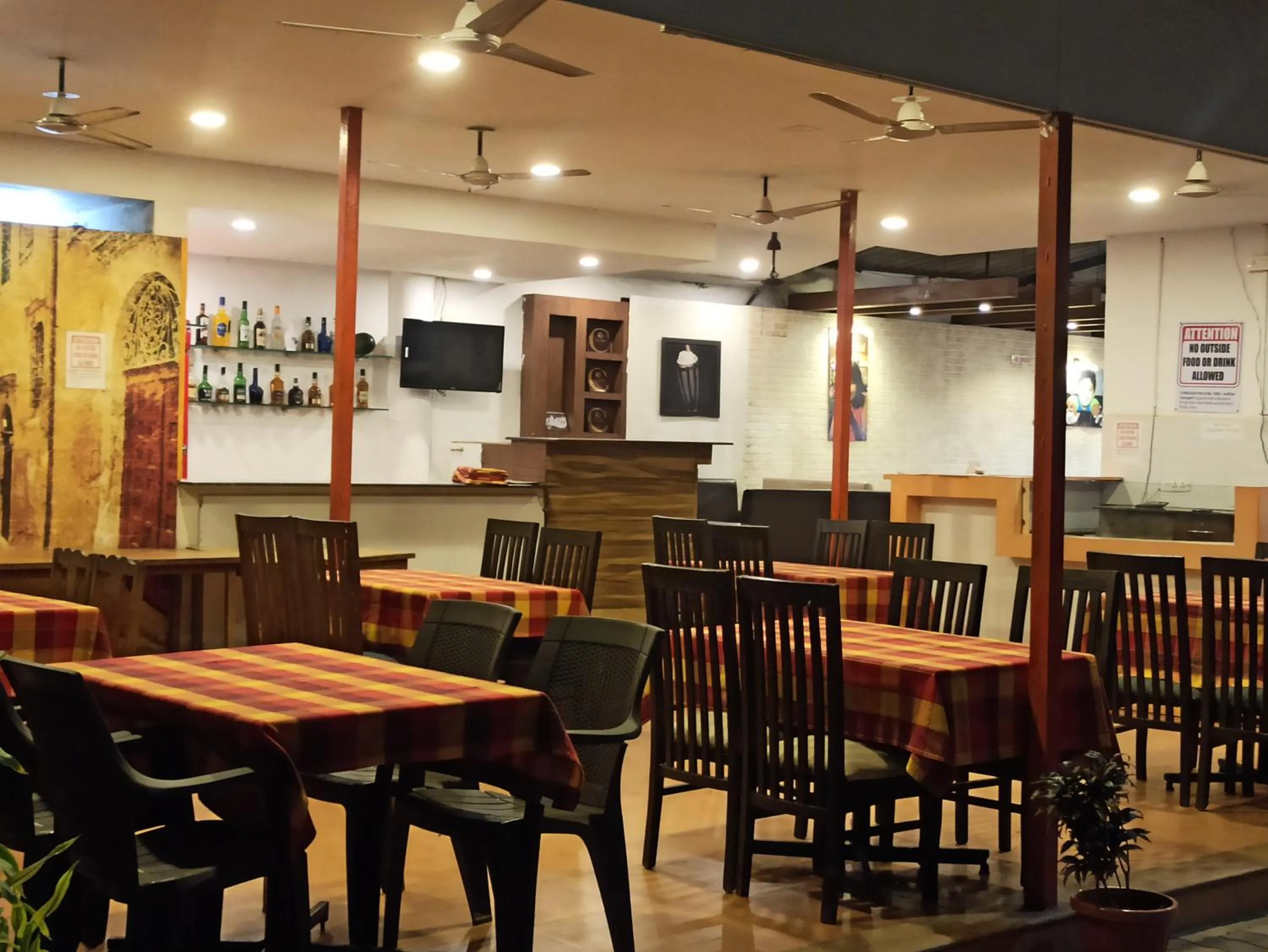 Restaurant/places to eat in Resort Park Avenue