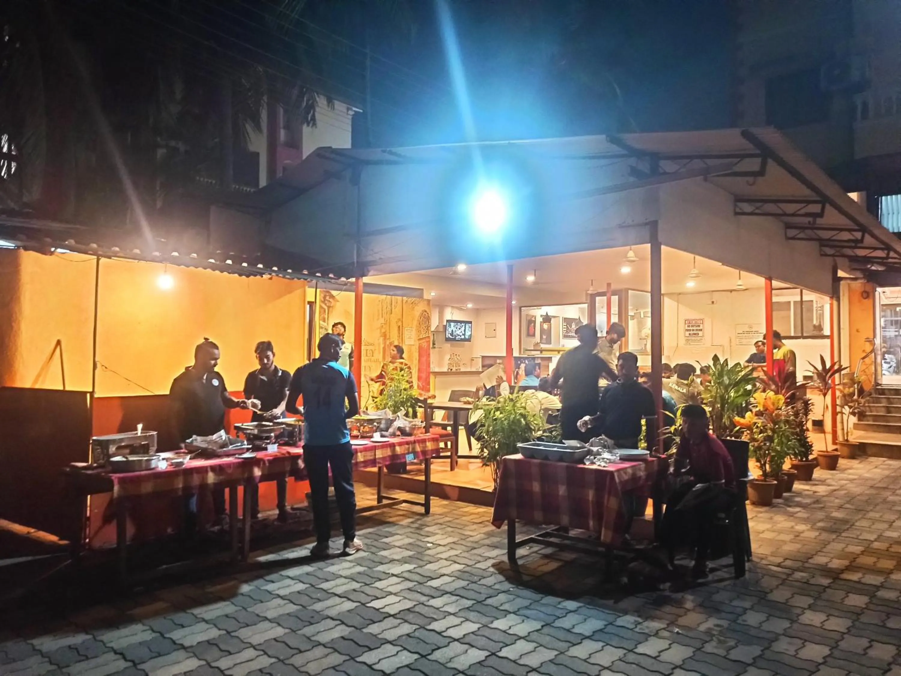 Restaurant/places to eat in Resort Park Avenue