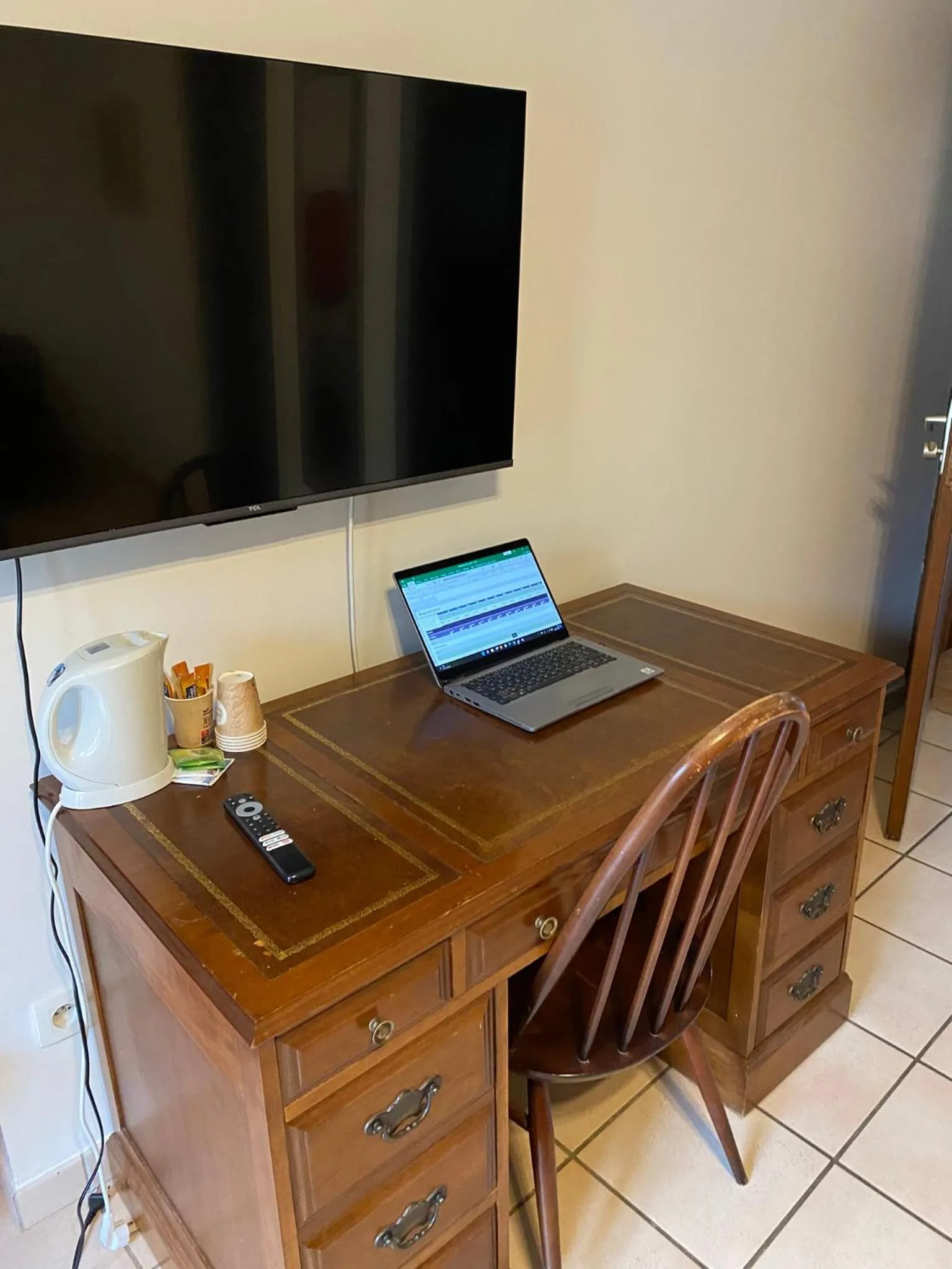 Communal lounge/ TV room in Le Saint-Hilaire