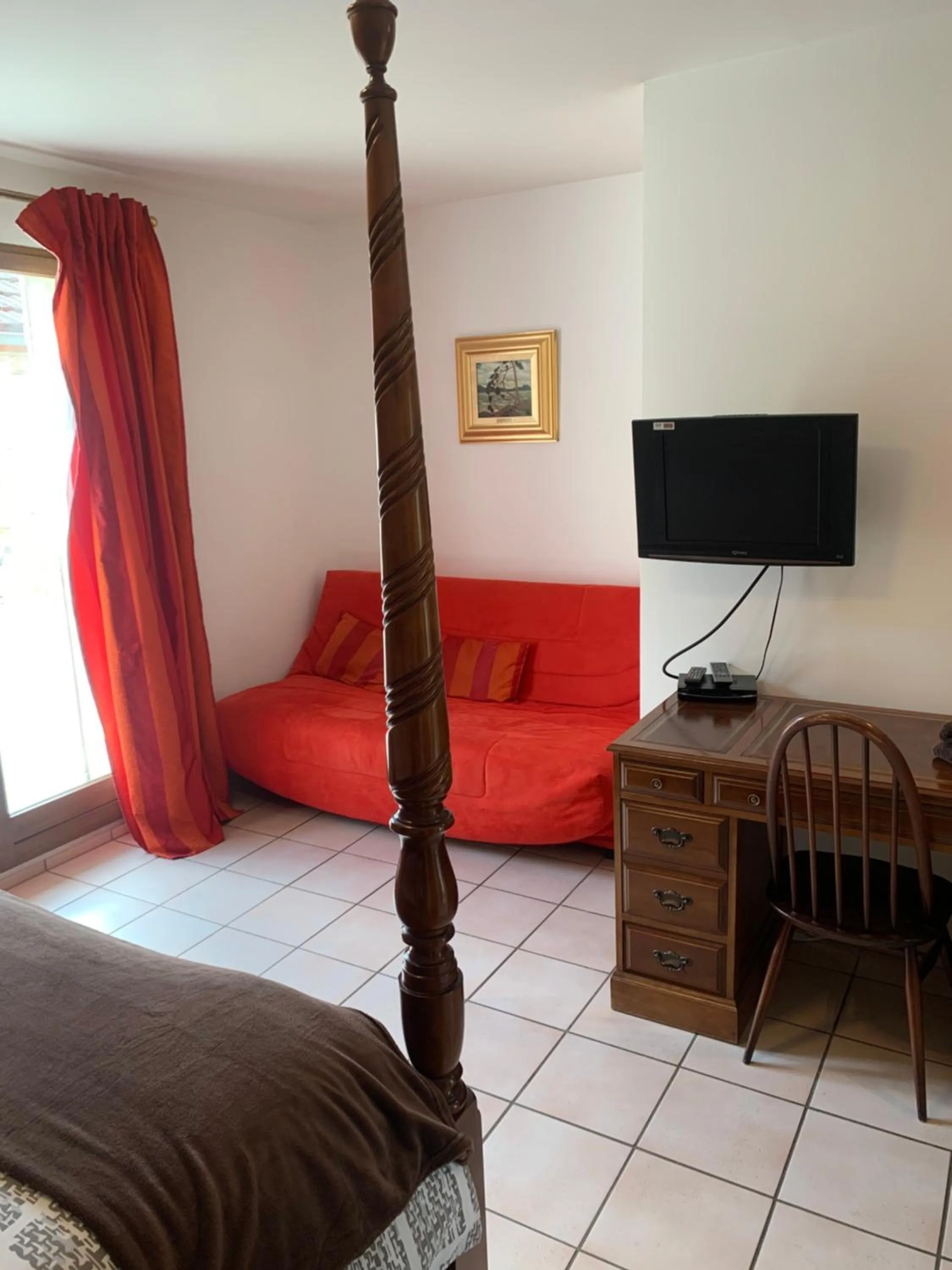 TV and multimedia, Bed in Le Saint-Hilaire