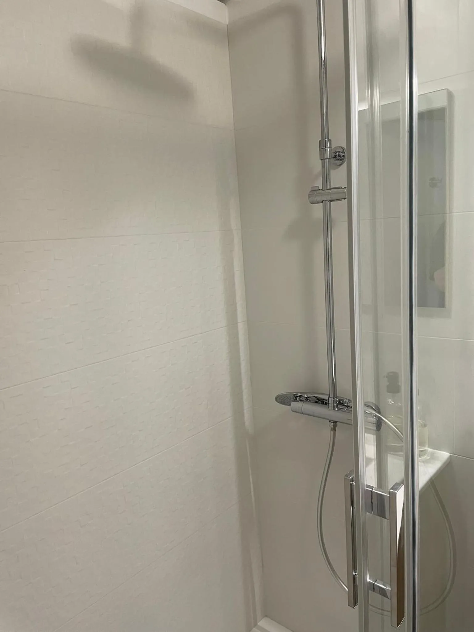 Shower in Le Saint-Hilaire