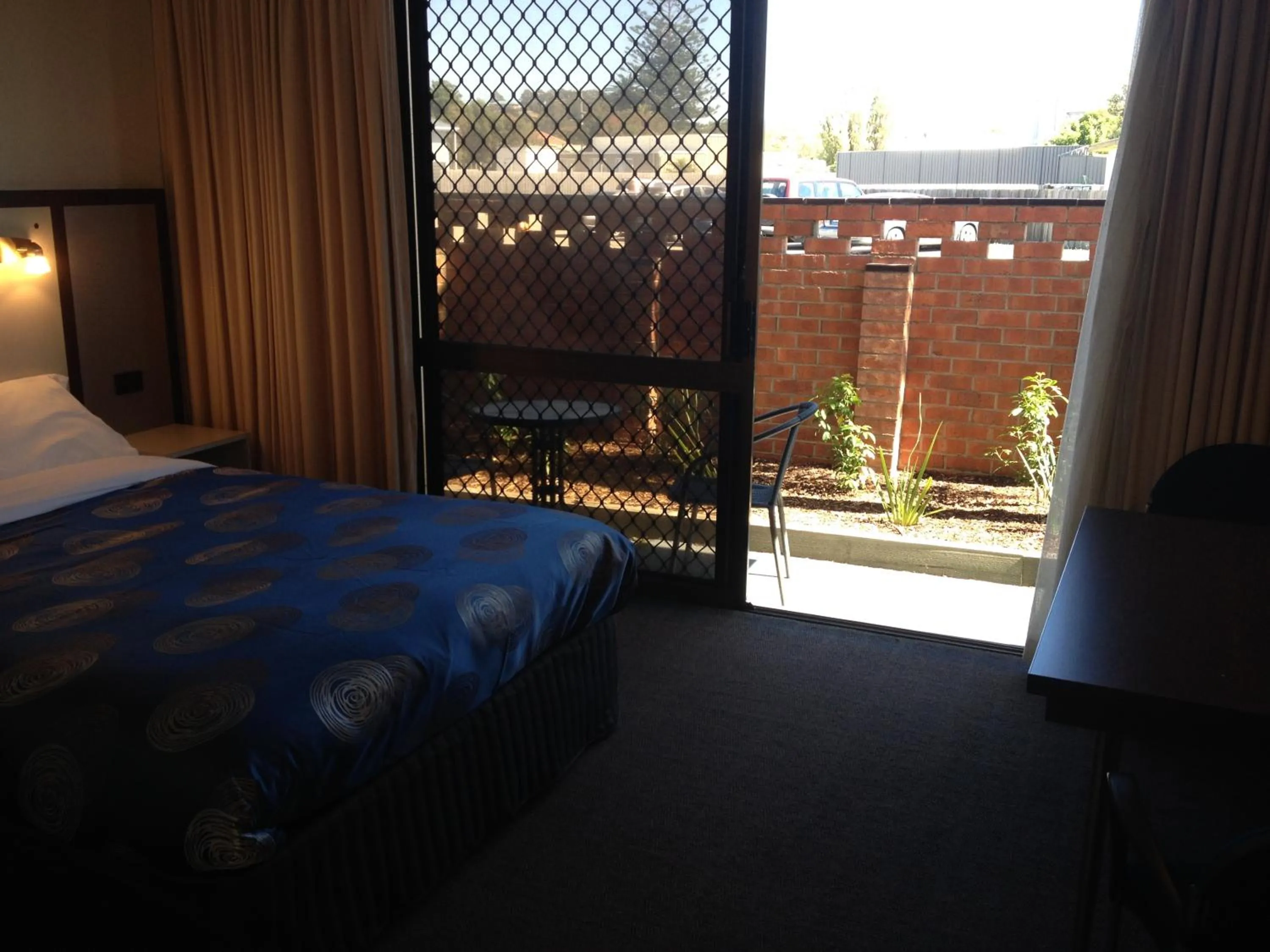Bed in The Central Hotel Motel Lakes Entrance