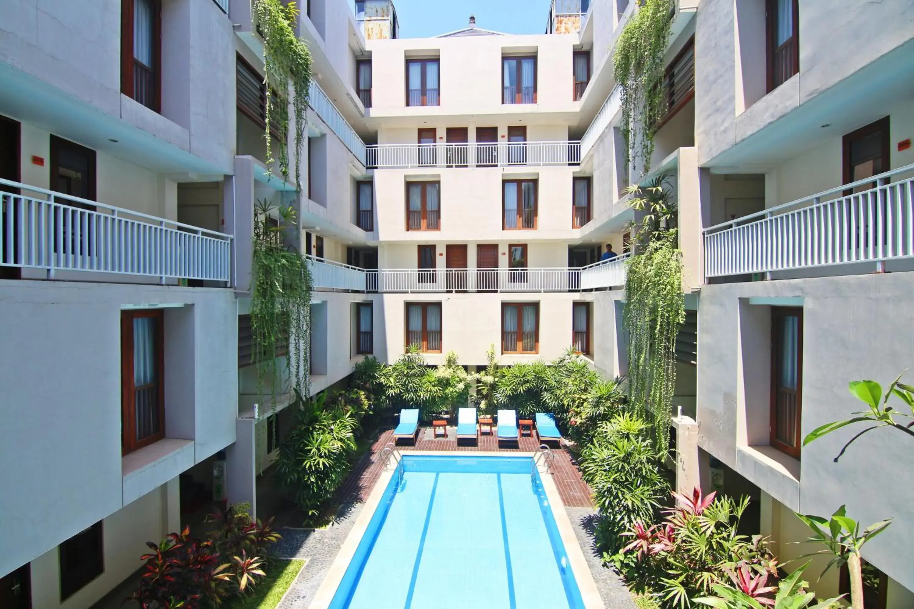 Swimming pool in The Legian Sunset Residence Swimming pool in The Legian Sunset Residence