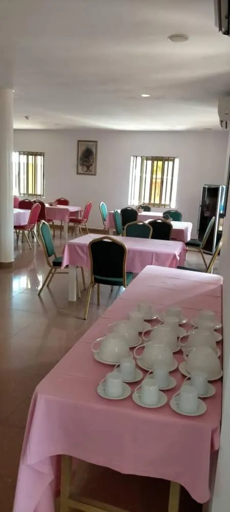 Restaurant/places to eat in Hôtel Marbella