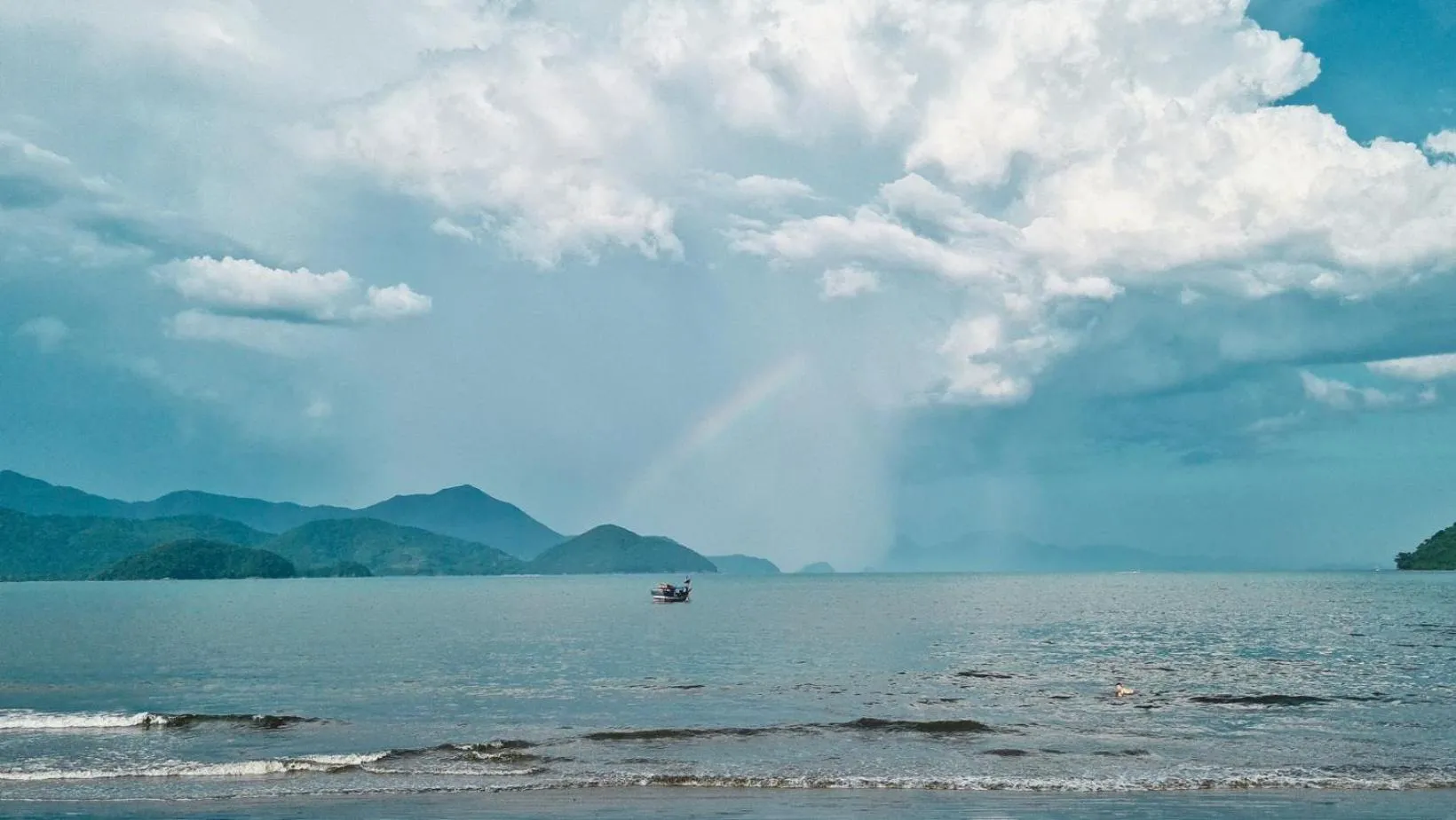 Beach in Canto dos Pássaros Suítes