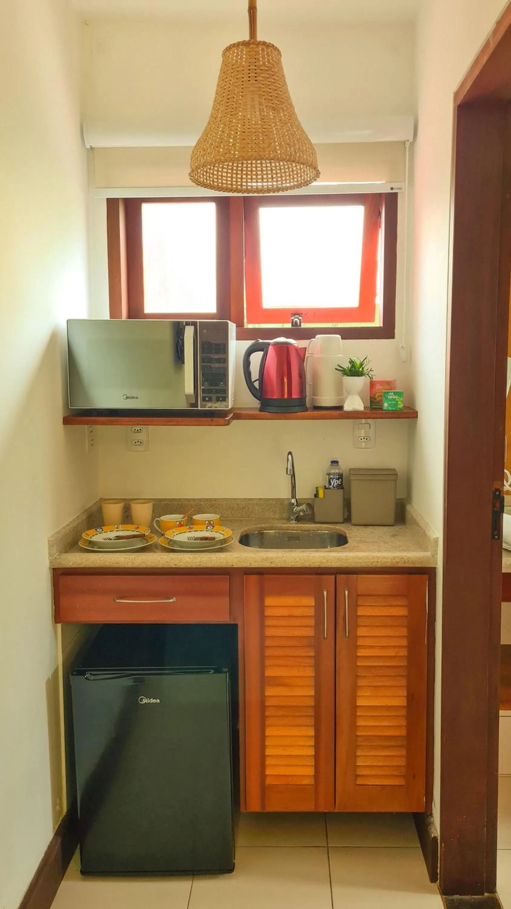 Kitchen or kitchenette in Canto dos Pássaros Suítes
