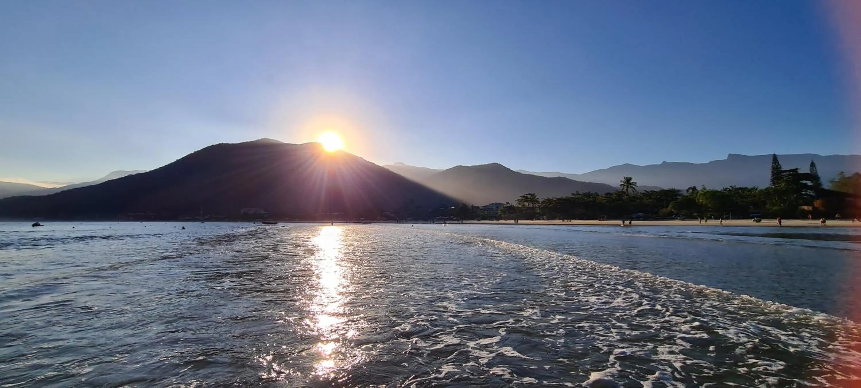 Beach in Canto dos Pássaros Suítes