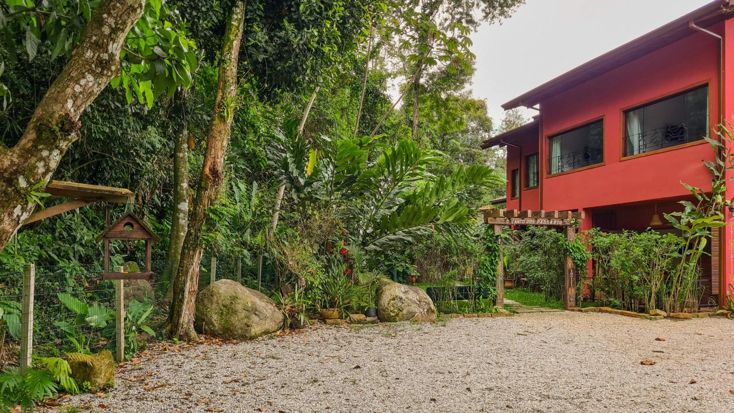 Property building in Canto dos Pássaros Suítes
