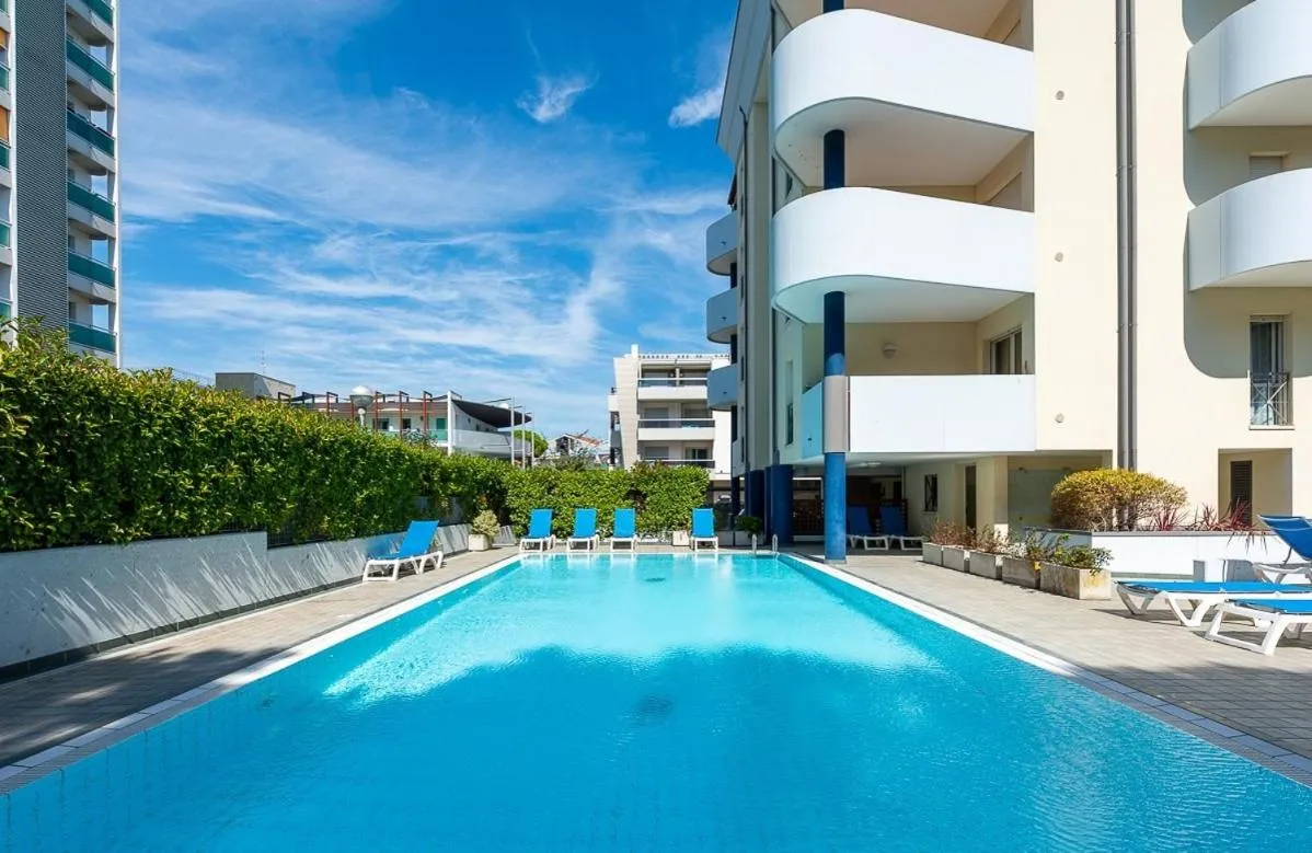 Swimming pool in Green Holiday Wohnung mit Schwimmbad